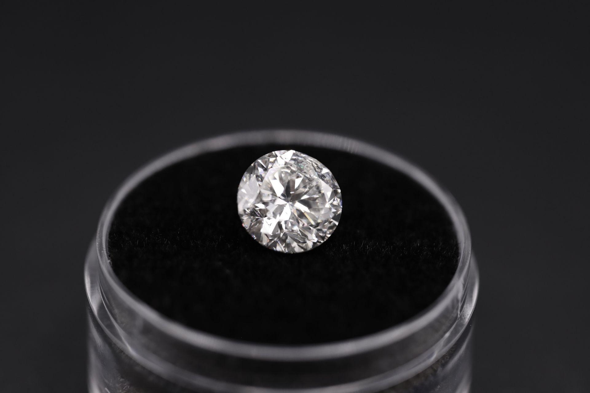 Round Brilliant Cut Natural Diamond 2.06 Carat Colour F Clarity VS2 - AGI Certificate - Image 21 of 25