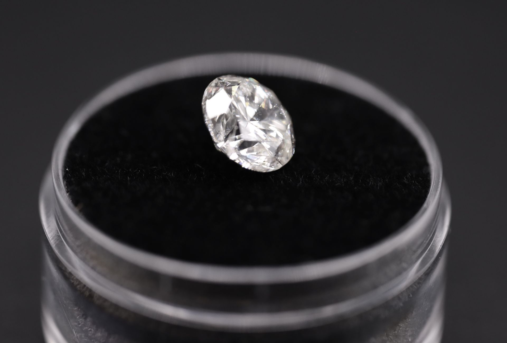 Round Brilliant Cut Natural Diamond 2.06 Carat Colour F Clarity VS2 - AGI Certificate - Image 9 of 25