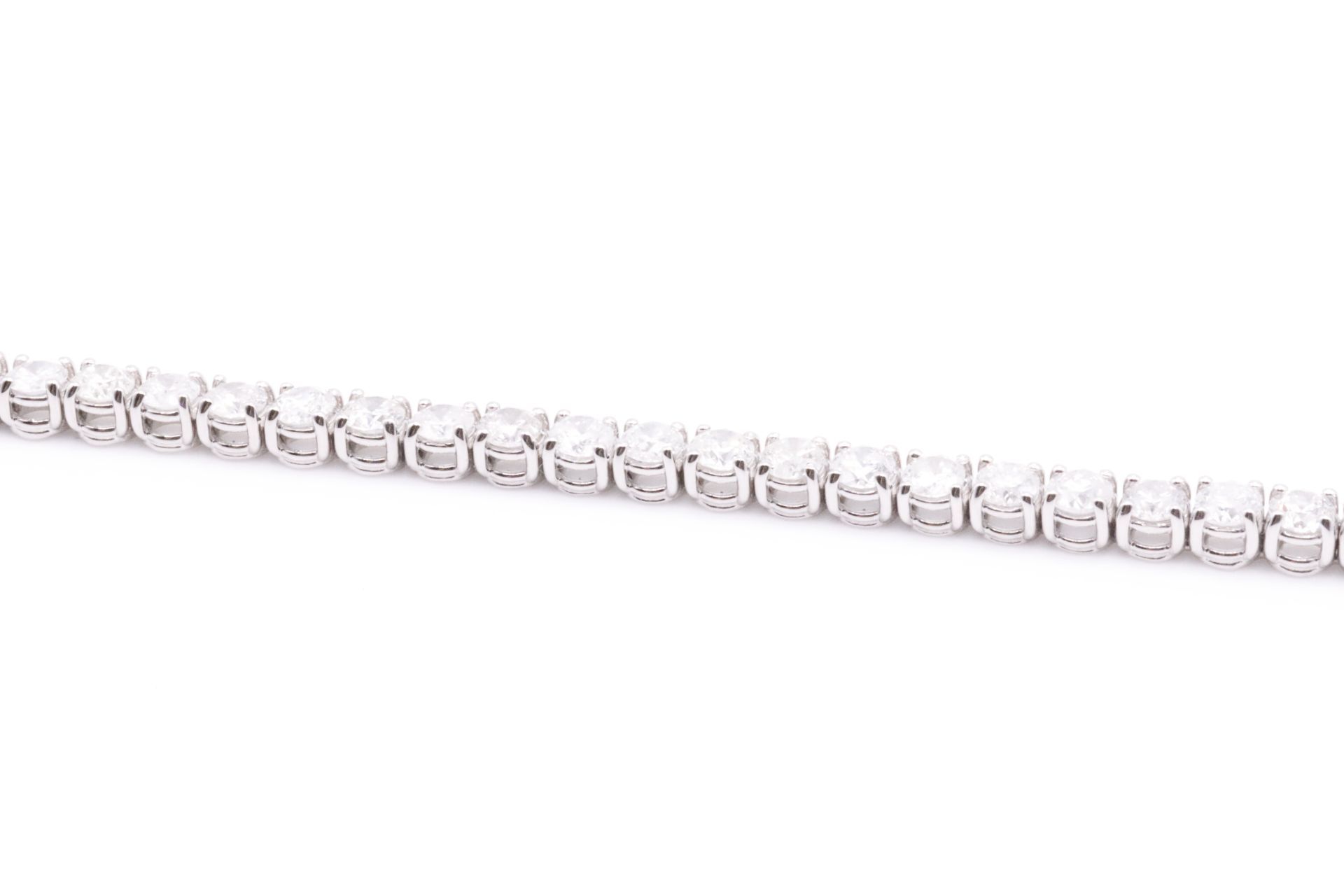 Brand New 9.0 Carat 18ct White Gold Tennis Bracelet set with Round Brilliant Cut Natural Diamonds - Image 5 of 11