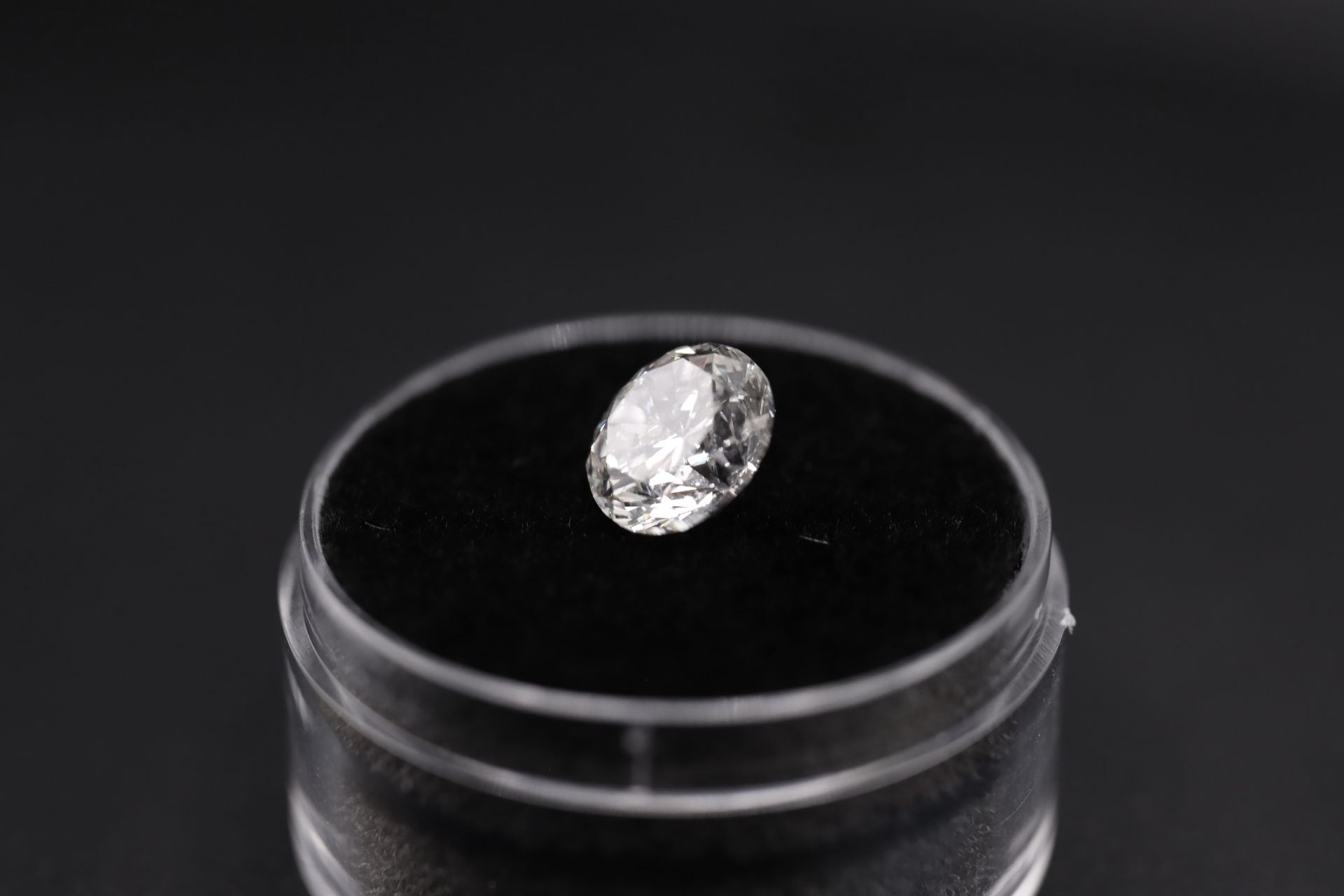 Round Brilliant Cut Natural Diamond 2.06 Carat Colour F Clarity VS2 - AGI Certificate - Image 24 of 25