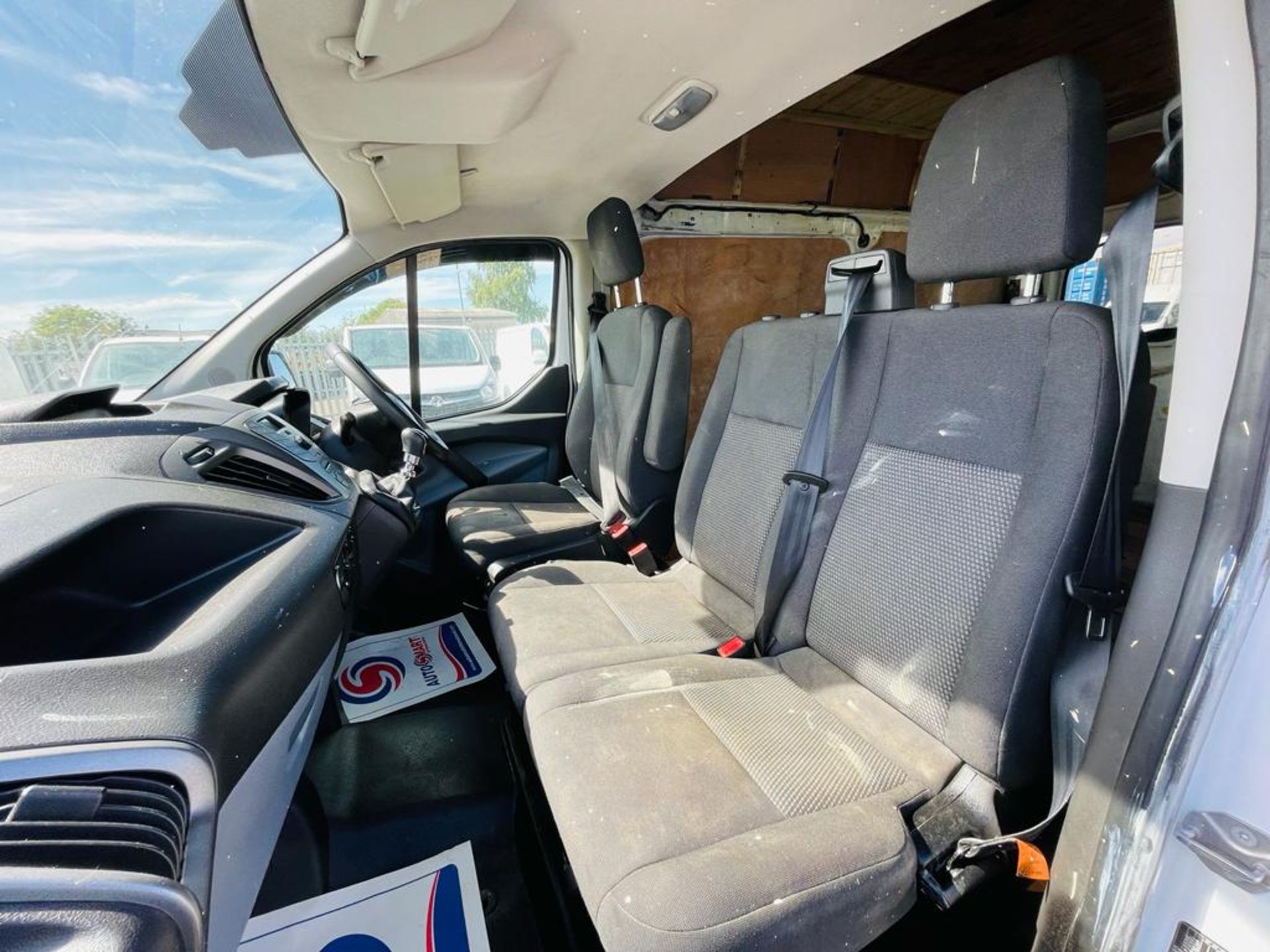 ** ON SALE ** Ford Transit Custom 2.2 TDCI 290 Eco Tech 100 2016 '16 Reg' Panel Van - A/C - Image 10 of 11