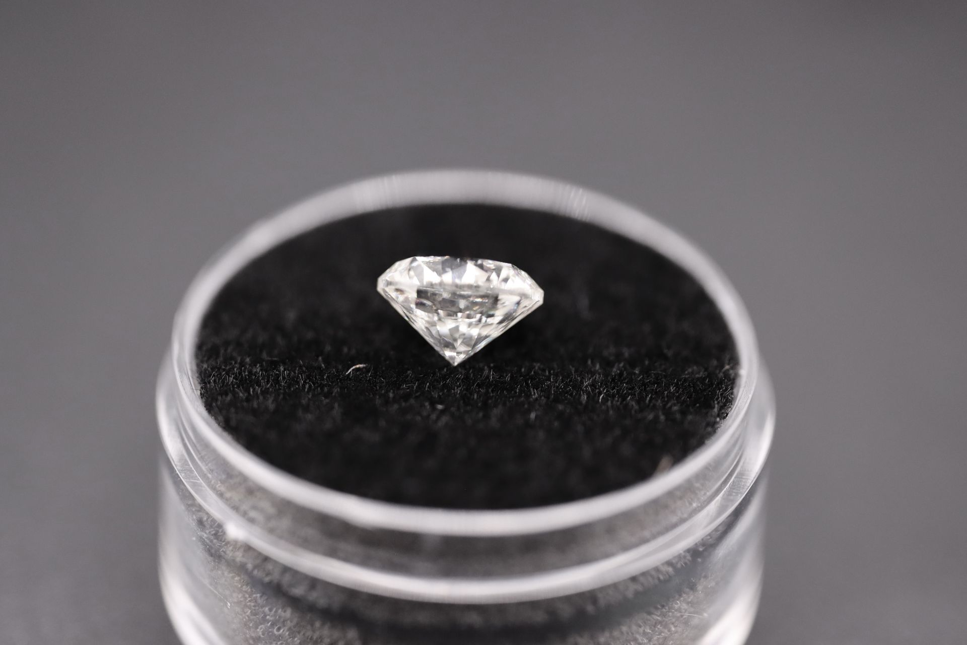 Round Brilliant Cut Natural Diamond 2.06 Carat Colour F Clarity VS2 - AGI Certificate - Image 23 of 25
