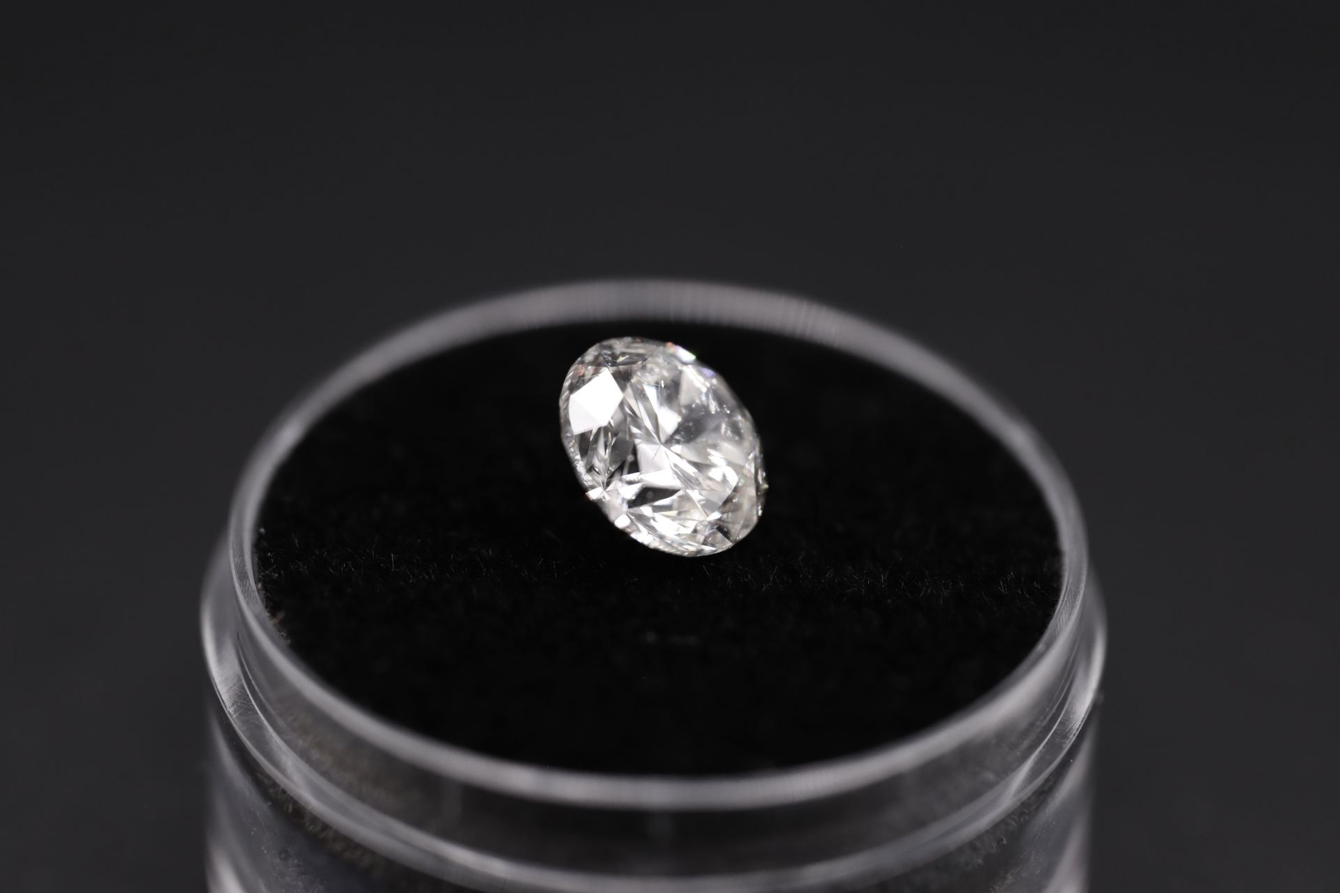 Round Brilliant Cut Natural Diamond 2.06 Carat Colour F Clarity VS2 - AGI Certificate - Image 20 of 25