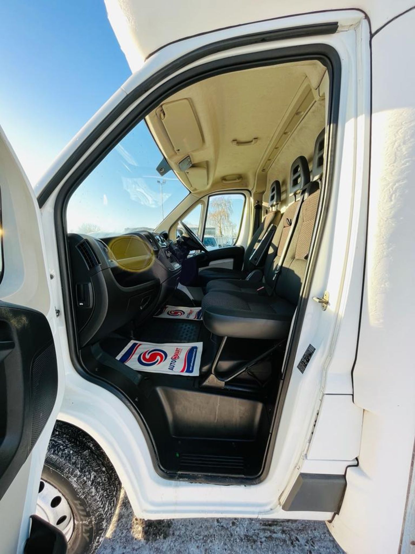 ** ON SALE ** Peugeot Boxer 2.2 HDI 335 Professional L3 Low Loader Luton 2015 '65 Reg' Sat Nav - A/C - Image 21 of 23