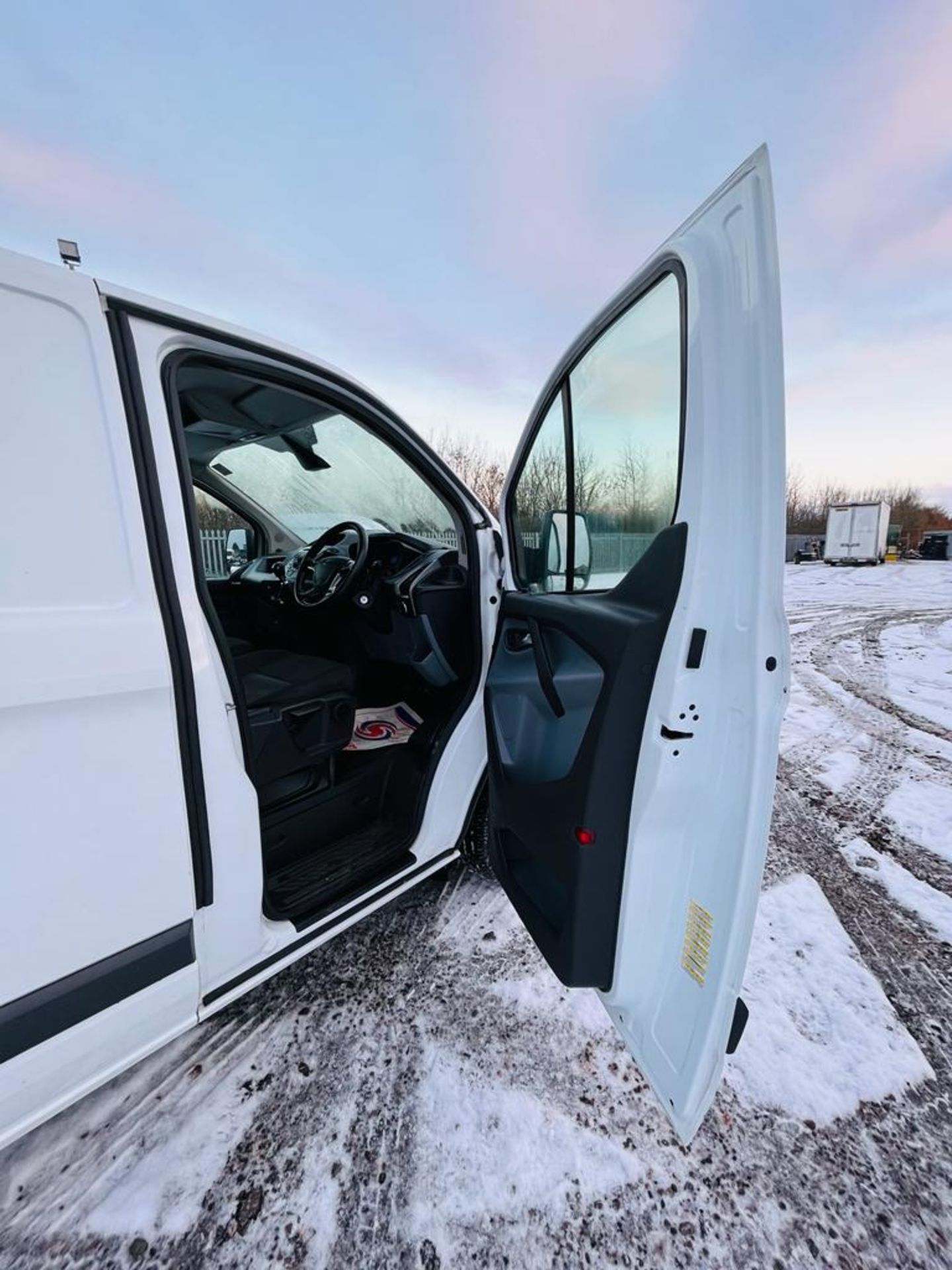 ** ON SALE ** Ford Transit Custom 2.2 TDCI E-Tec Trend 125 LWB H1 2016 '16 Reg' - Panel Van - Image 17 of 24