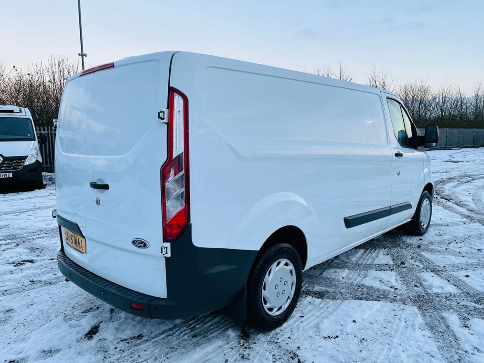 ** ON SALE ** Ford Transit Custom 2.2 TDCI E-Tec Trend 125 LWB H1 2016 '16 Reg' - Panel Van - Image 4 of 24