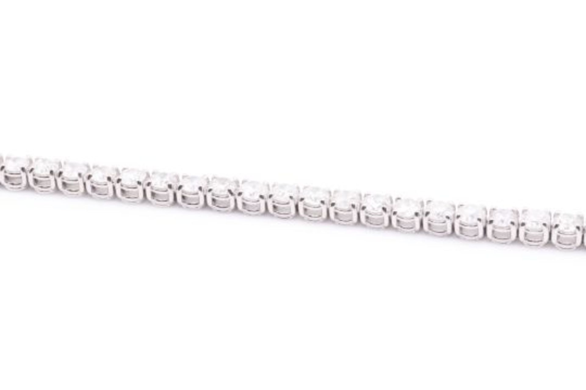 ** ON SALE ** 'Brand New' 9.0 Carat 18ct White Gold Tennis Bracelet set with Round Brilliant Cut - Image 3 of 7