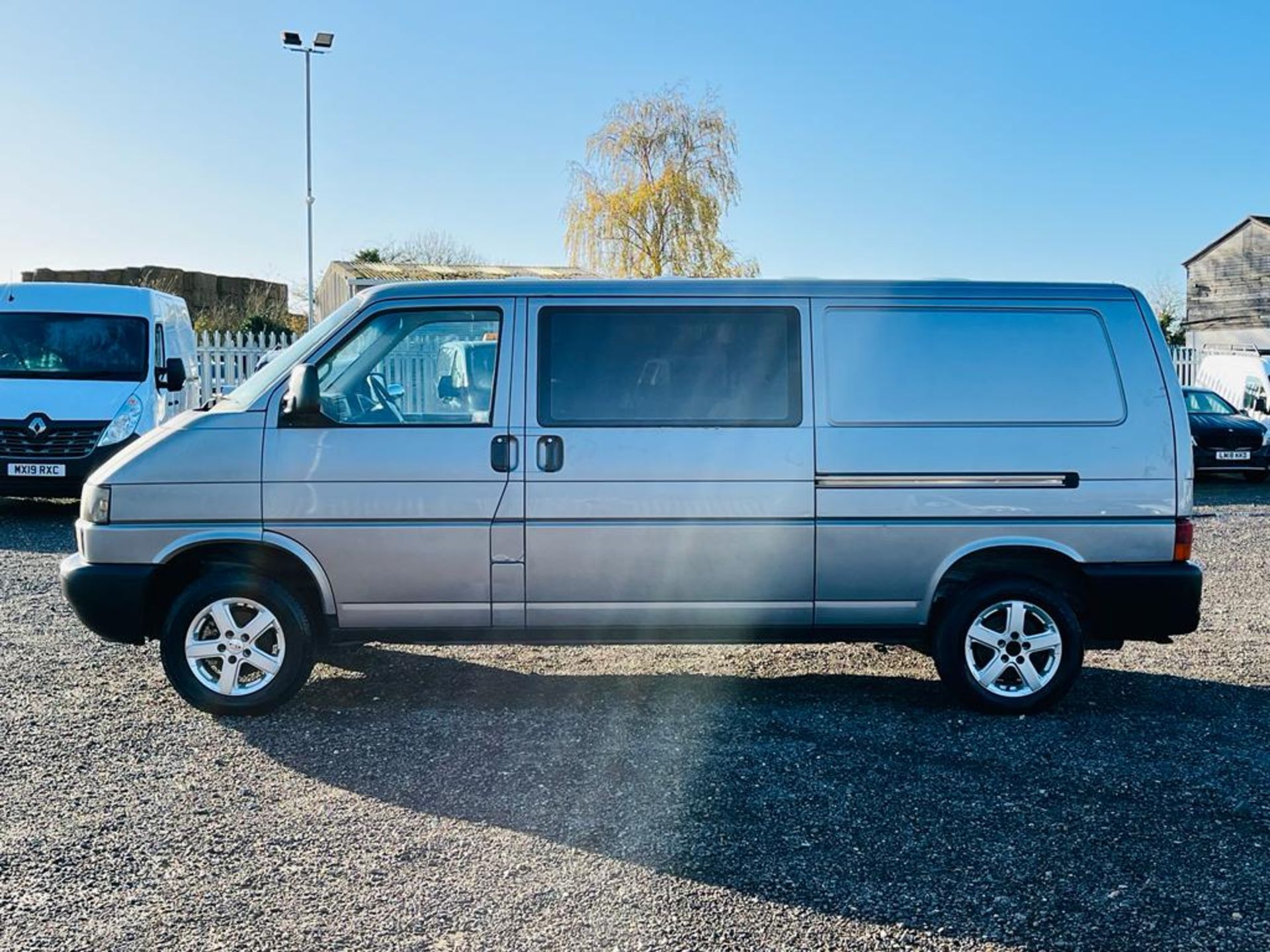 ** ON SALE ** Volkswagen Transporter 2.5 TDI LWB Crew Van 2000 'W Reg' Panel Van -A/C - No Vat - Image 10 of 28