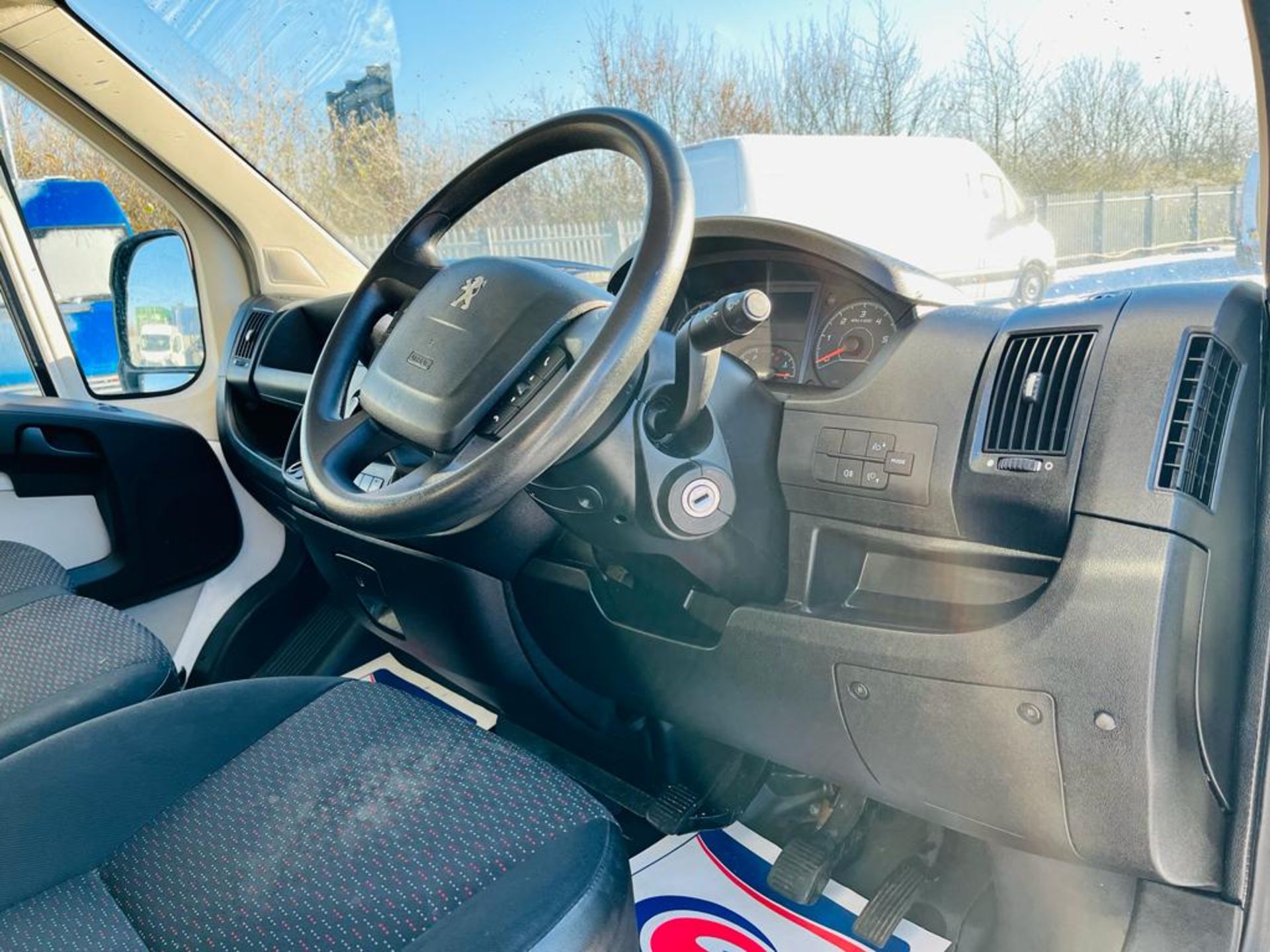 ** ON SALE ** Peugeot Boxer 2.2 HDI 335 Professional L3 Low Loader Luton 2015 '65 Reg' Sat Nav - A/C - Image 15 of 23