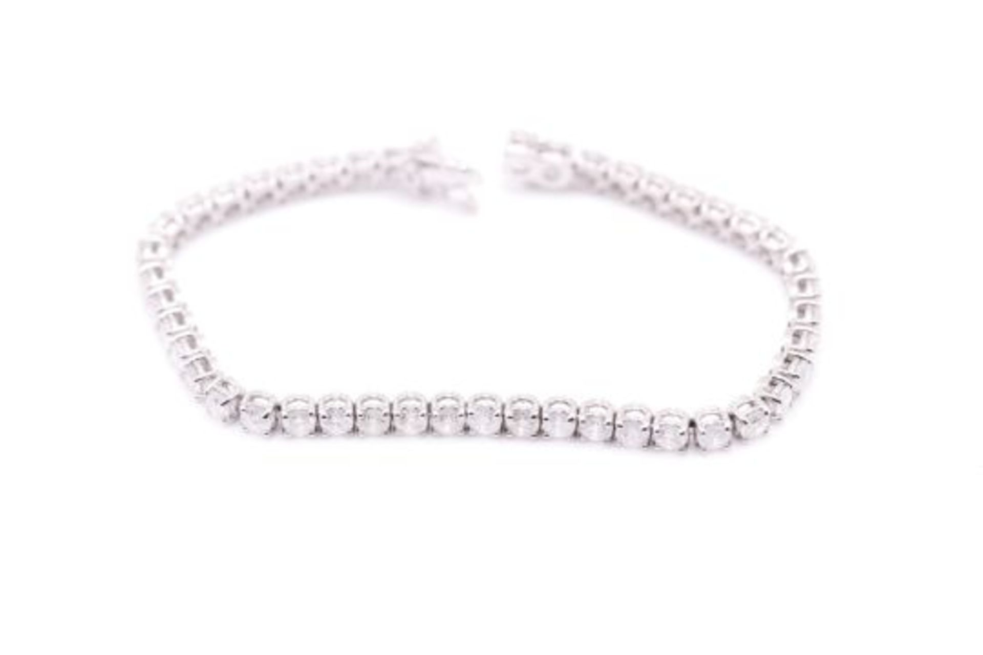 ** ON SALE ** 'Brand New' 9.0 Carat 18ct White Gold Tennis Bracelet set with Round Brilliant Cut - Image 4 of 7