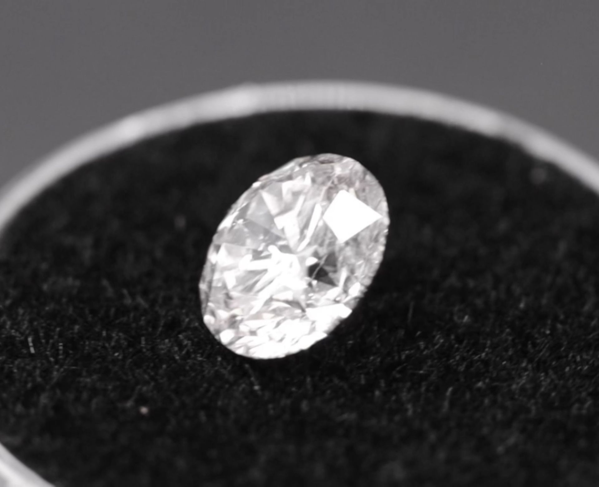 Single - Round Brilliant Cut Natural Diamond 2.05 Carat Colour E Clarity VS2 - AGI Certificate - Image 9 of 14