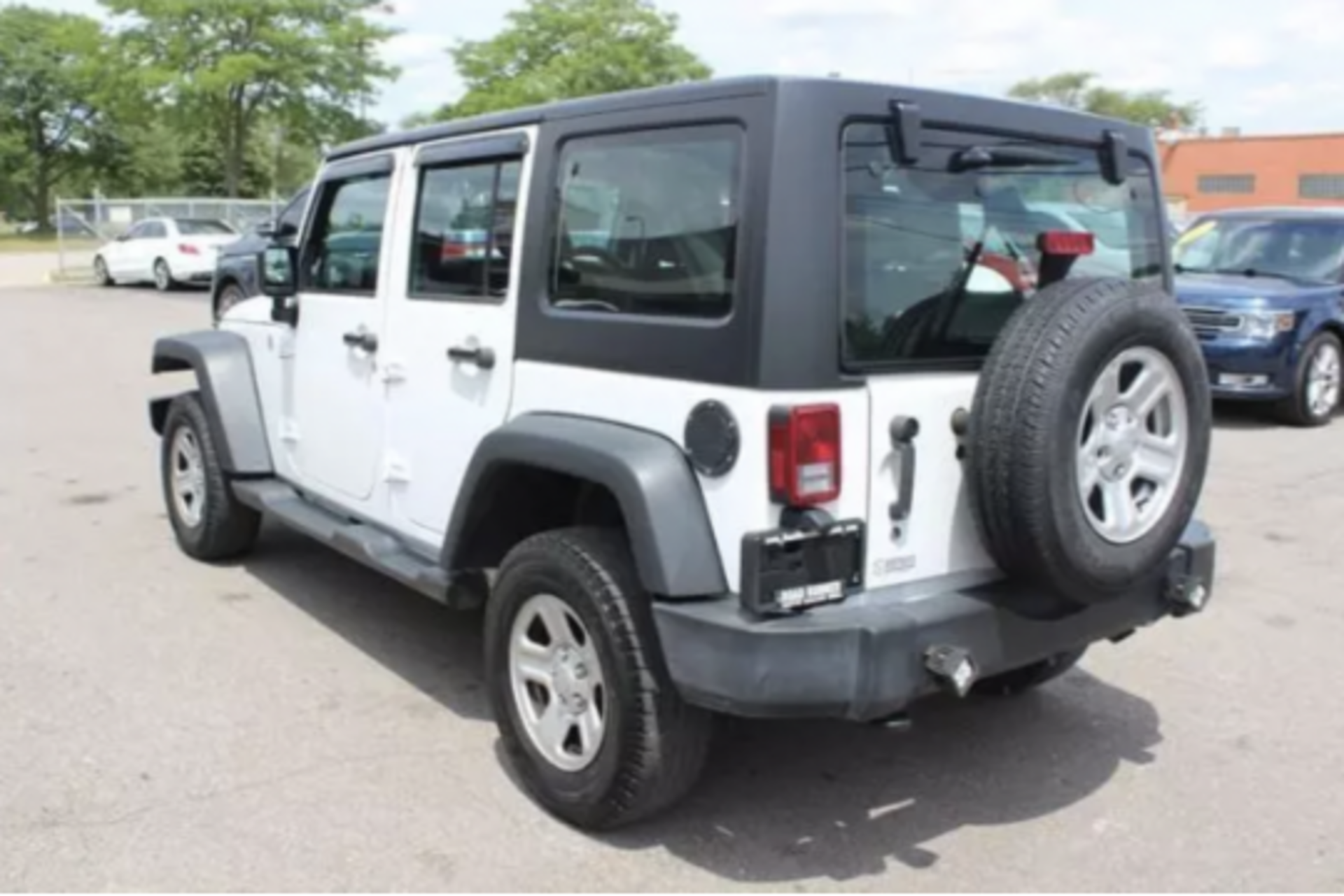 Jeep Wrangler 3.6L V6 Unlimited Sport 4WD Auto Convertable Hardtop '2017 Year' A/C - ULEZ Compliant - Image 6 of 15