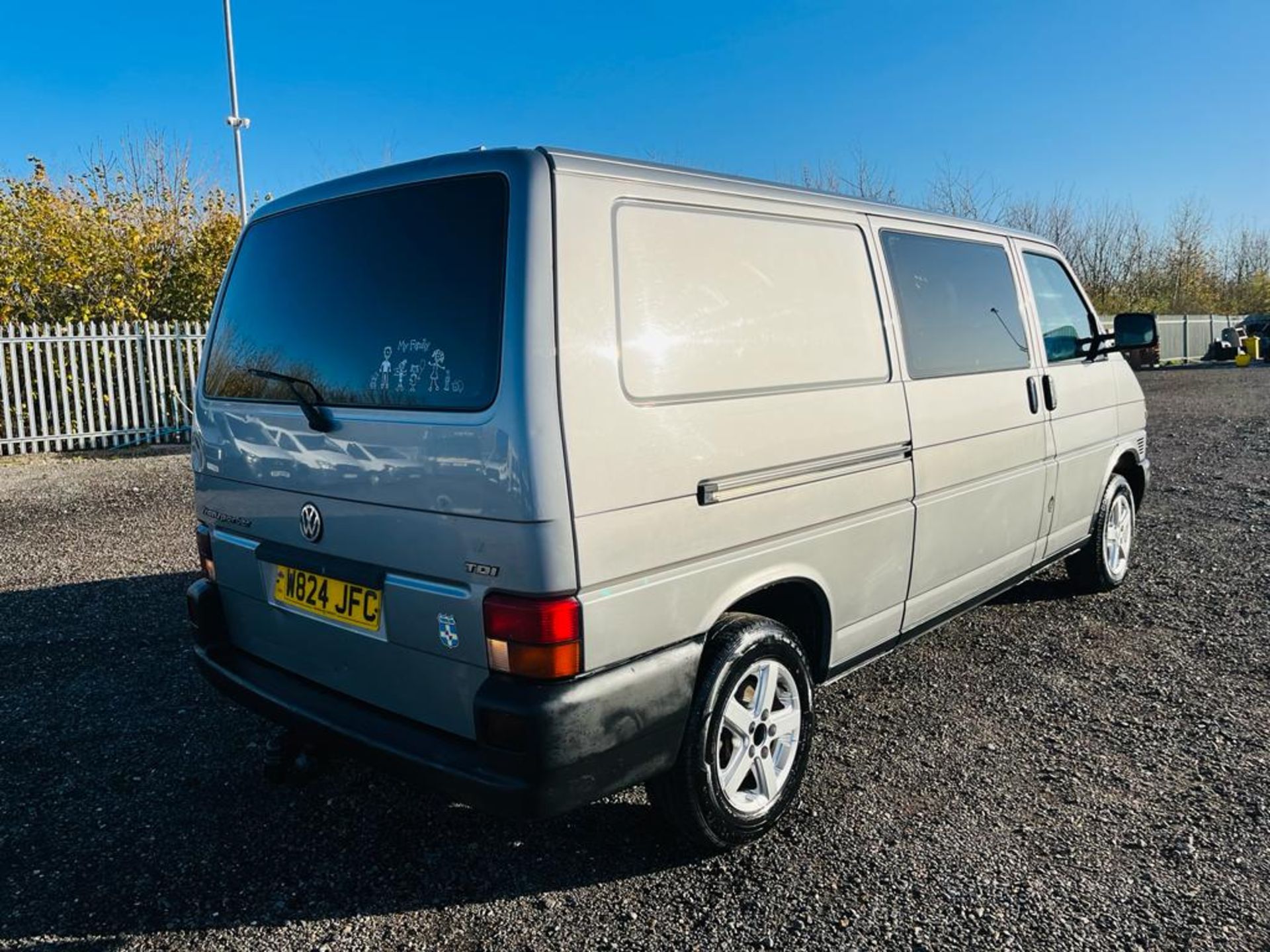 ** ON SALE ** Volkswagen Transporter 2.5 TDI LWB Crew Van 2000 'W Reg' Panel Van -A/C - No Vat - Image 17 of 28