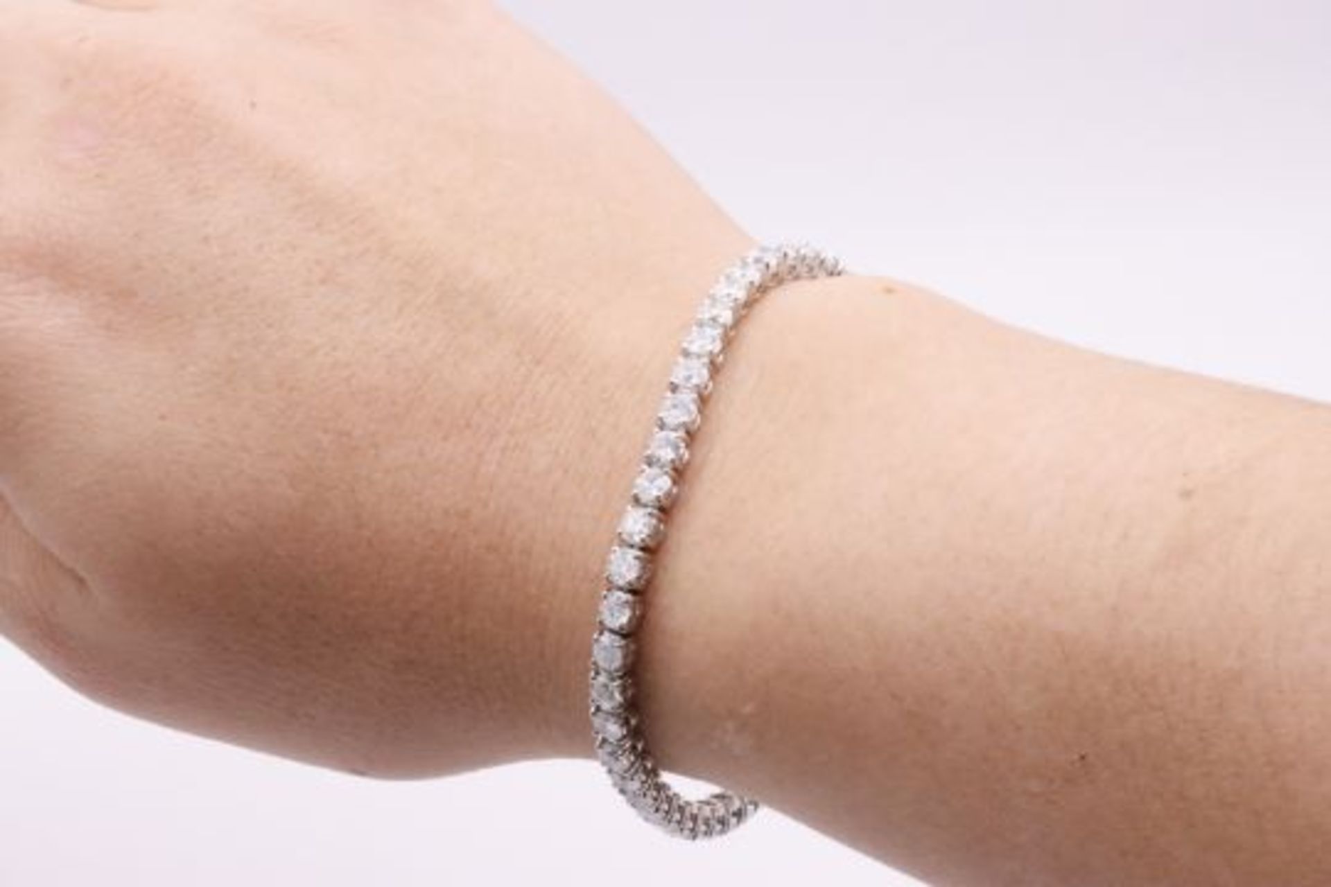 'Brand New' 9.0 Carat 18ct White Gold Tennis Bracelet set with Round Brilliant Cut Natural Diamonds - Image 6 of 7