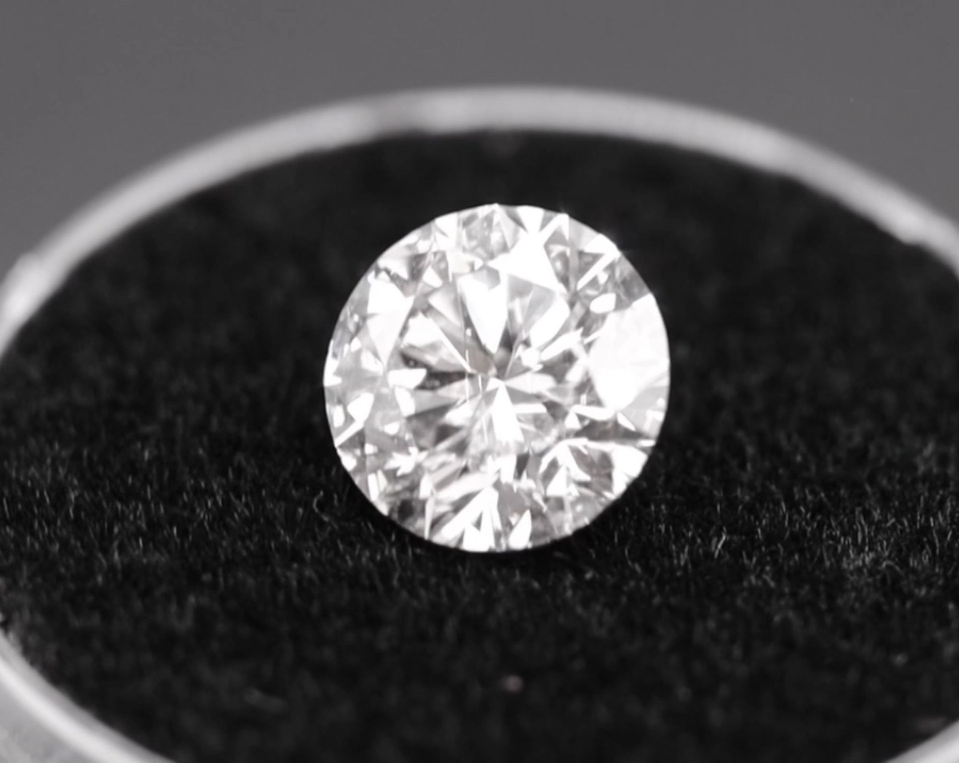 Single - Round Brilliant Cut Natural Diamond 2.05 Carat Colour E Clarity VS2 - AGI Certificate - Image 8 of 14