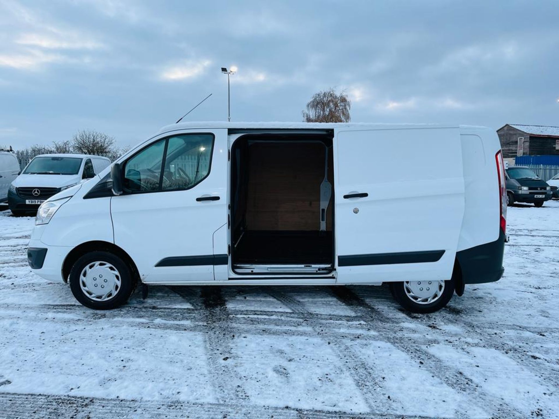 ** ON SALE ** Ford Transit Custom 2.2 TDCI E-Tec Trend 125 LWB H1 2016 '16 Reg' - Panel Van - Image 9 of 24