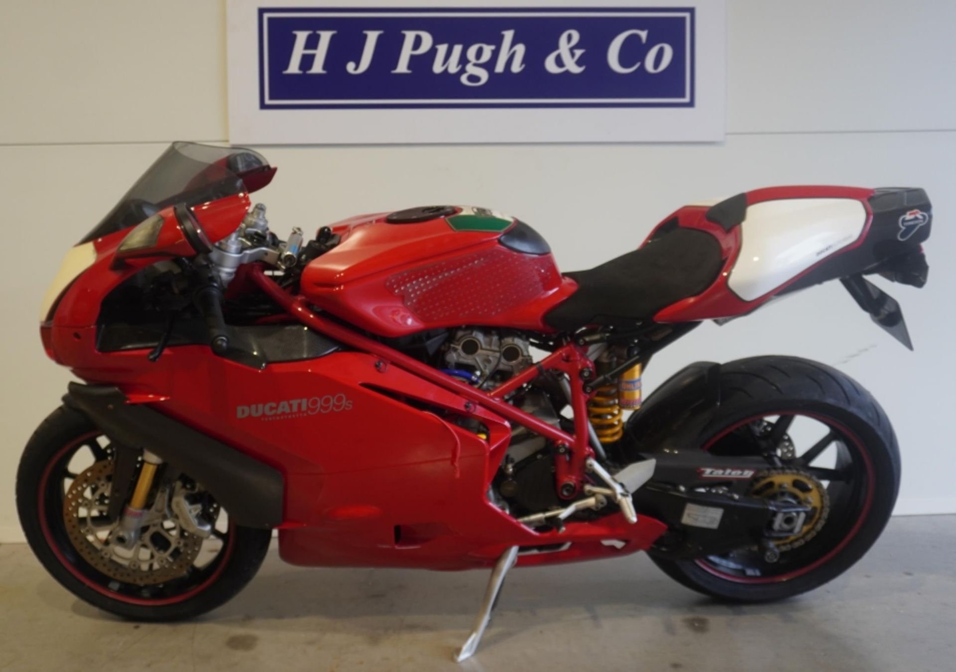 Ducati 999s motorcycle. 2005. 998cc. Runs but needs new battery. Comes with folder of history and - Image 6 of 6