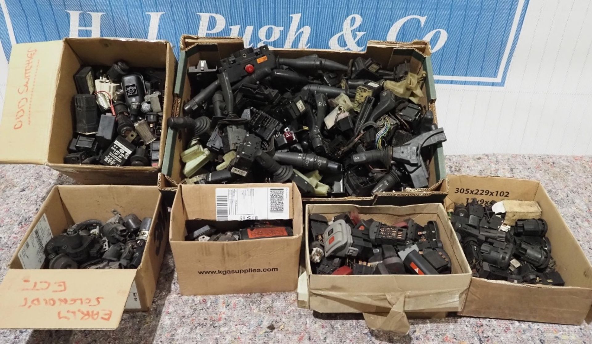 Large quantity of car instrument switches