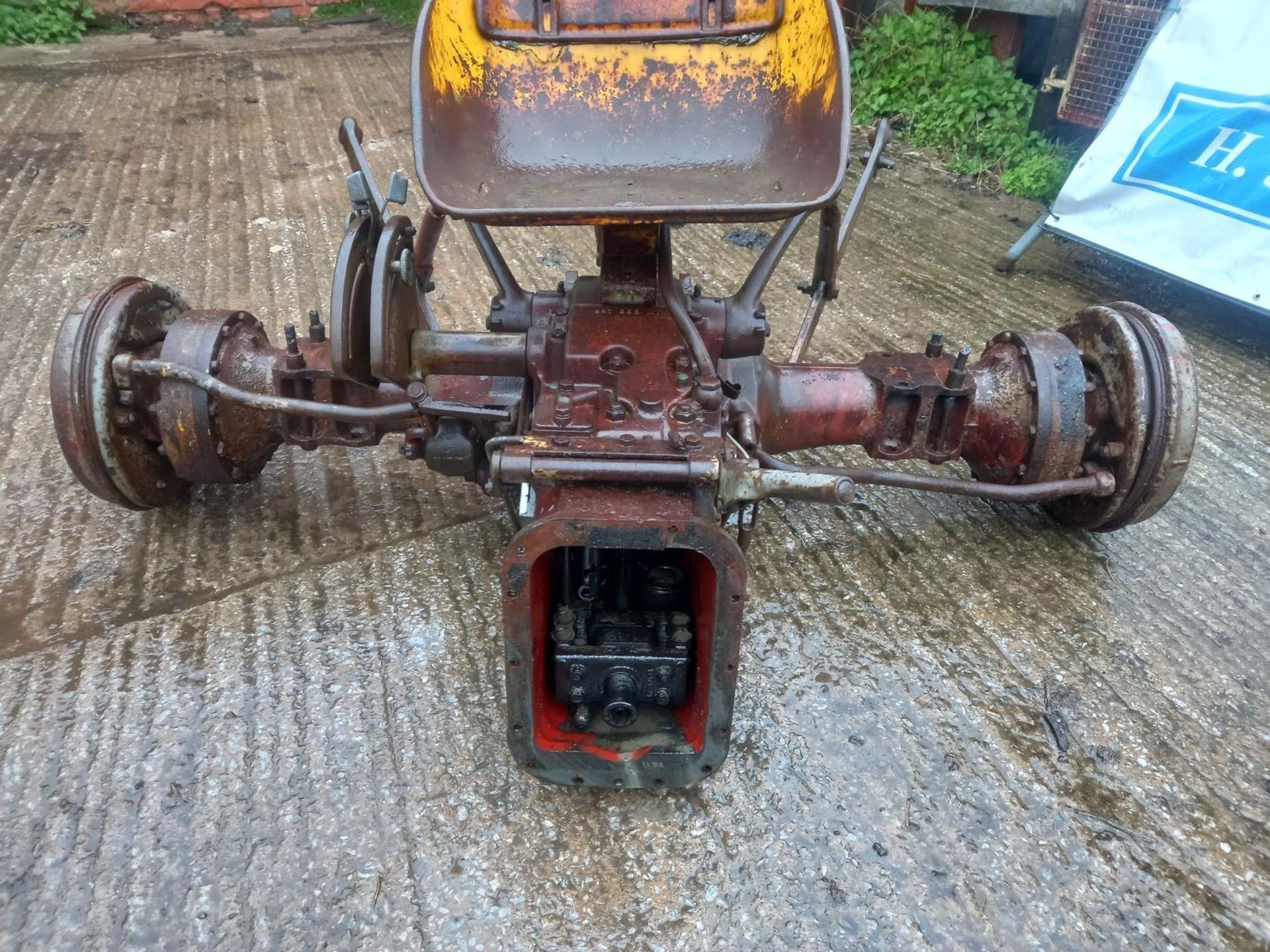 Massey Ferguson 3165 rear axle