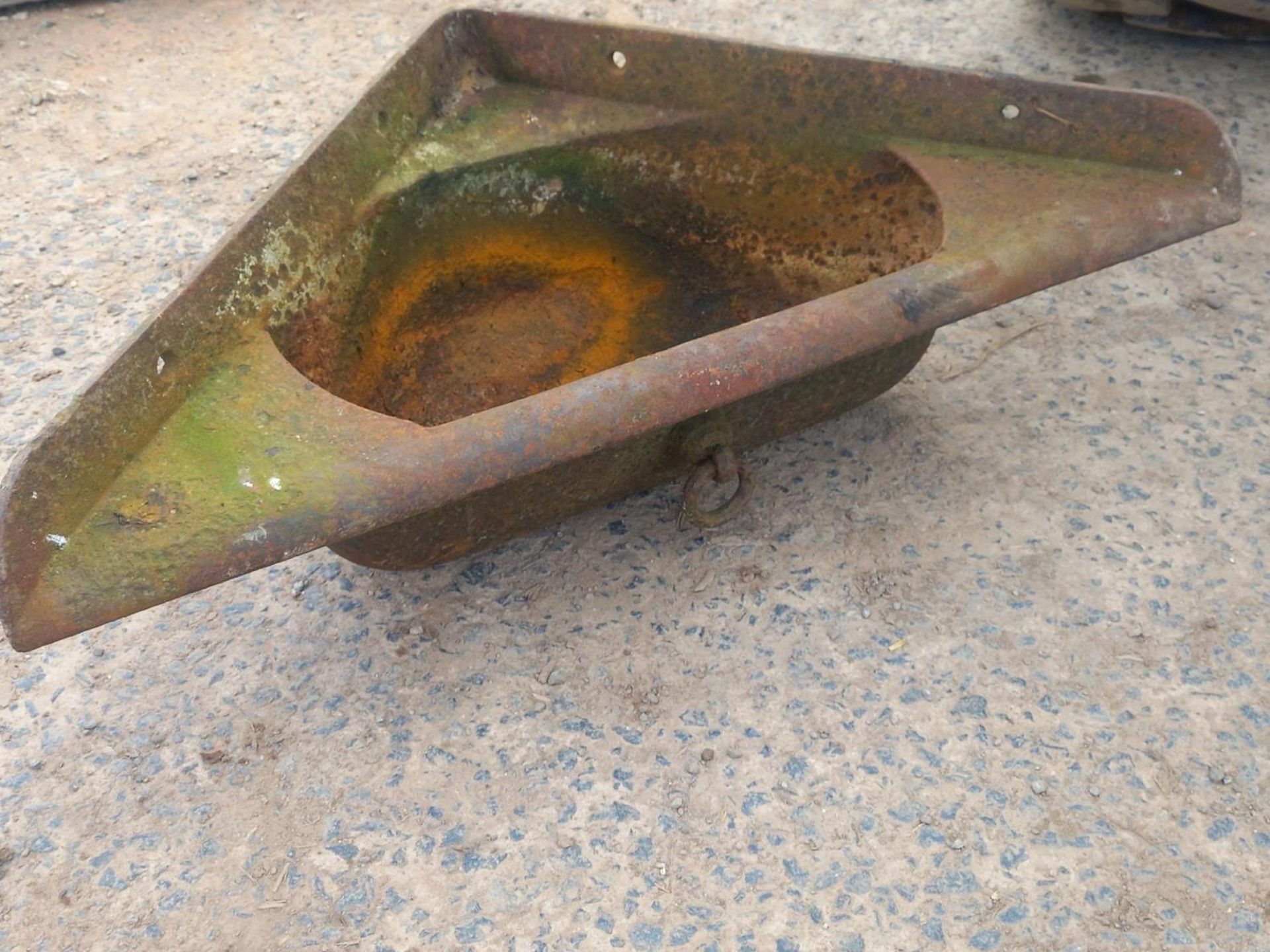 Cast iron corner trough 900x650mm