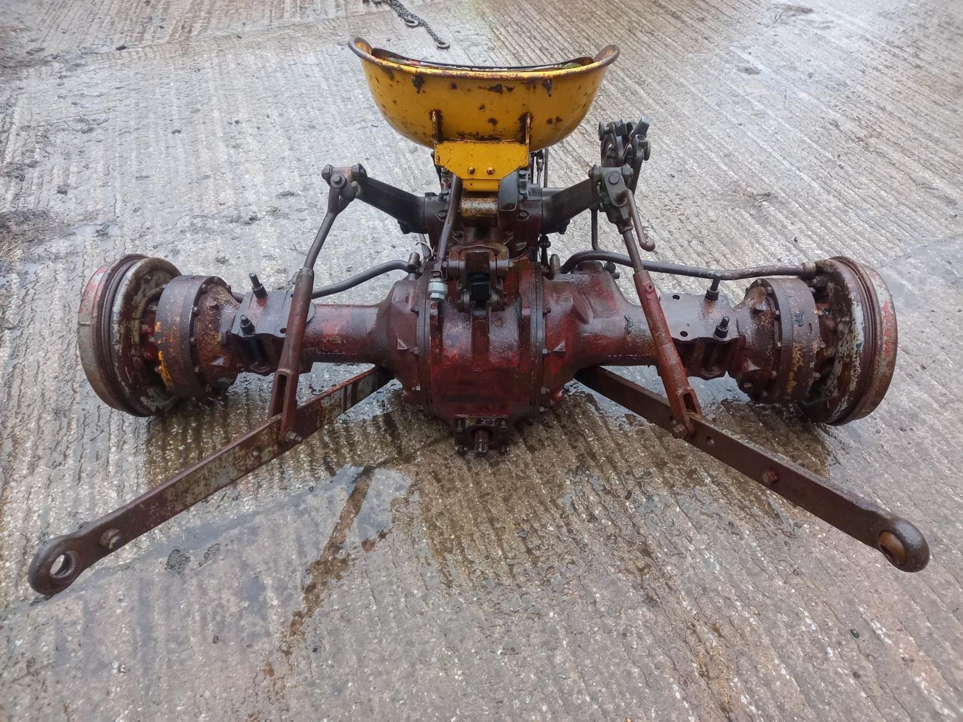 Massey Ferguson 3165 rear axle - Image 2 of 3