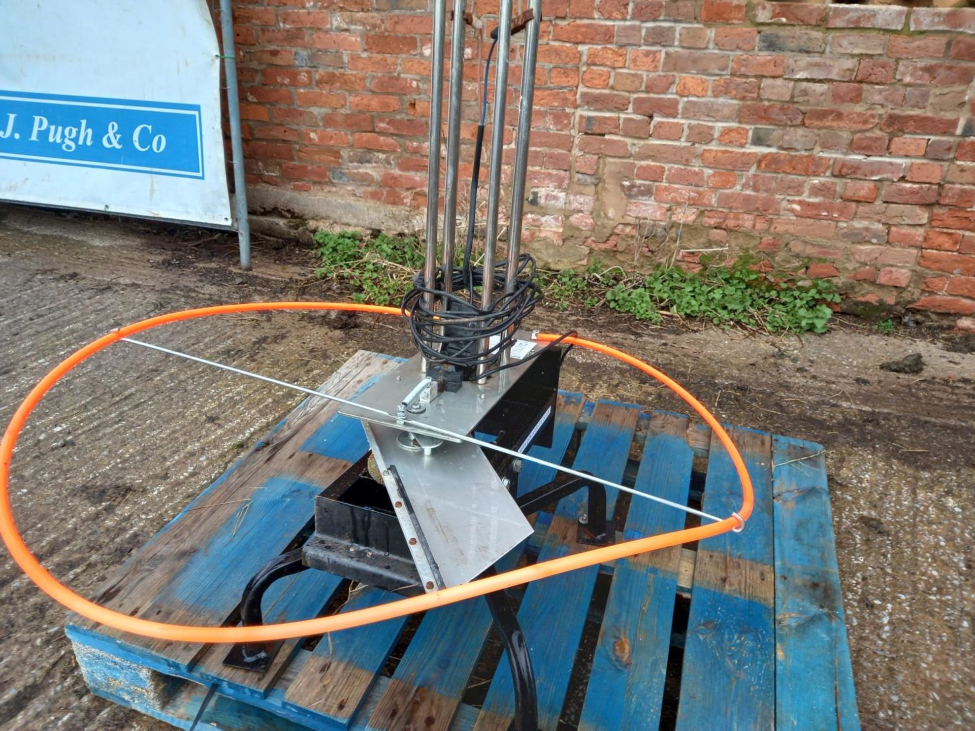 Electric clay pigeon trap - Image 4 of 4