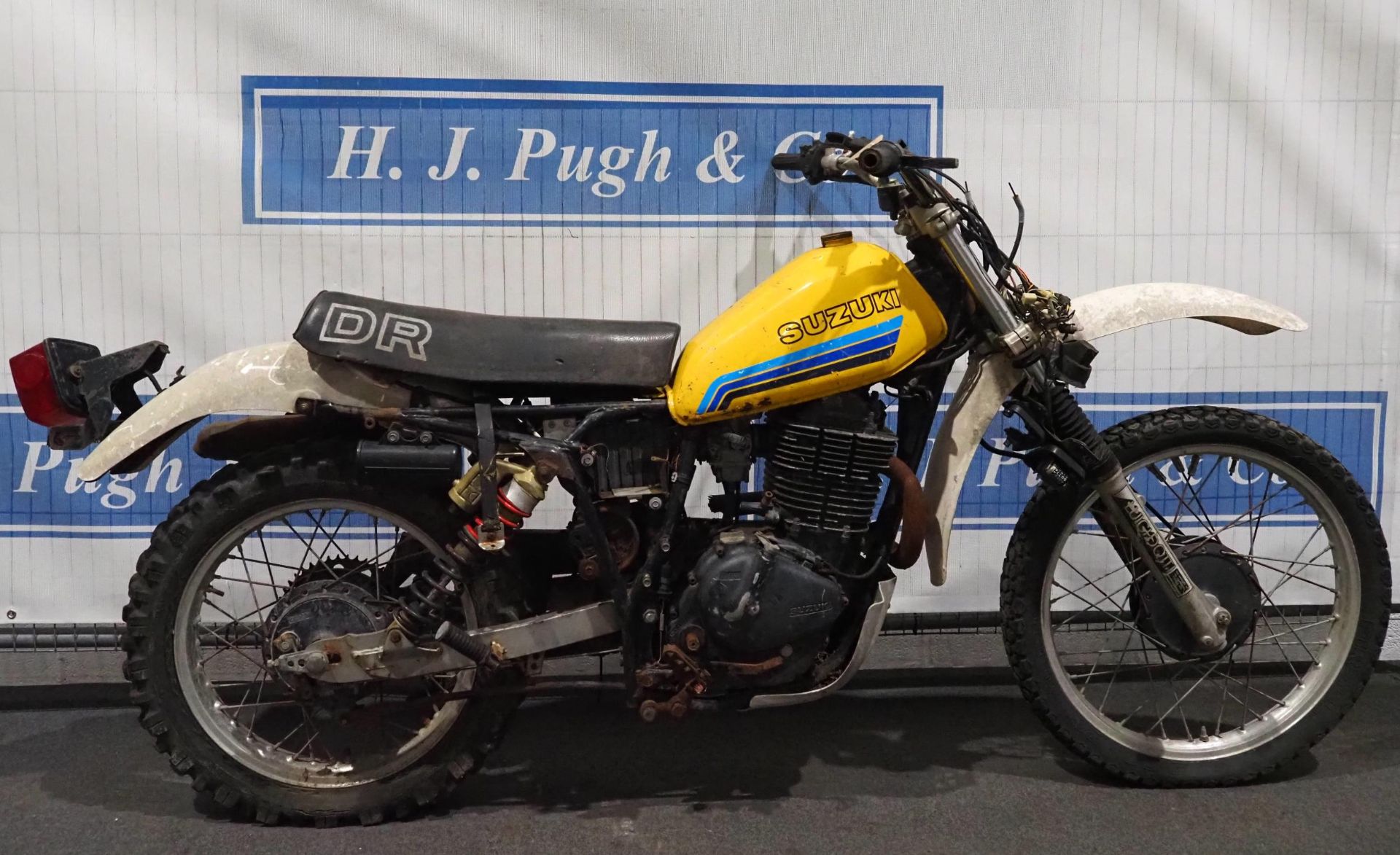 Suzuki DR400 motorcycle project. 1981. Engine seized - Image 2 of 2