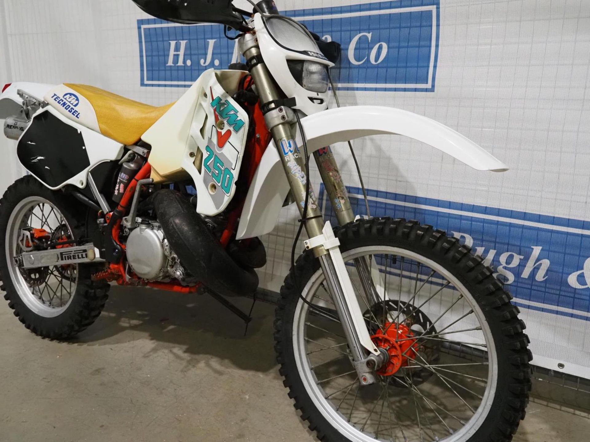 KTM 250 Enduro motorcycle. 1989. Runs. Reg. Q144 HNR. V5 - Image 3 of 6