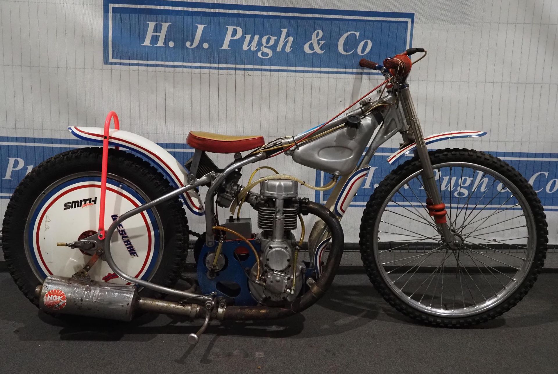 Weslake 500 speedway bike. Came from a collection, stored in a house for 5 years. Engine turns - Image 5 of 5