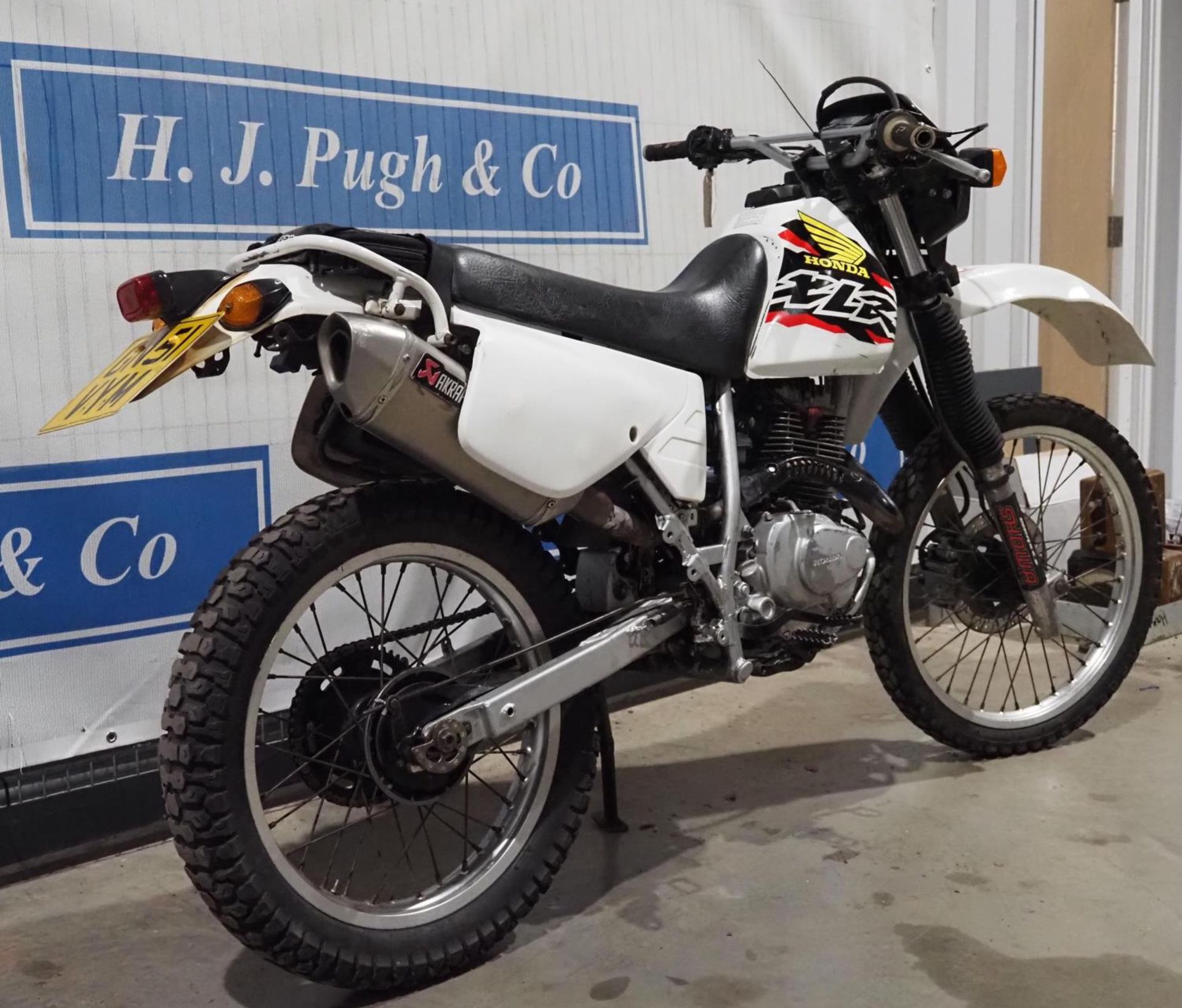 Honda XLR125 enduro motorcycle. 2001. 124cc. Runs and rides. New battery, electric start. Comes with - Image 3 of 5