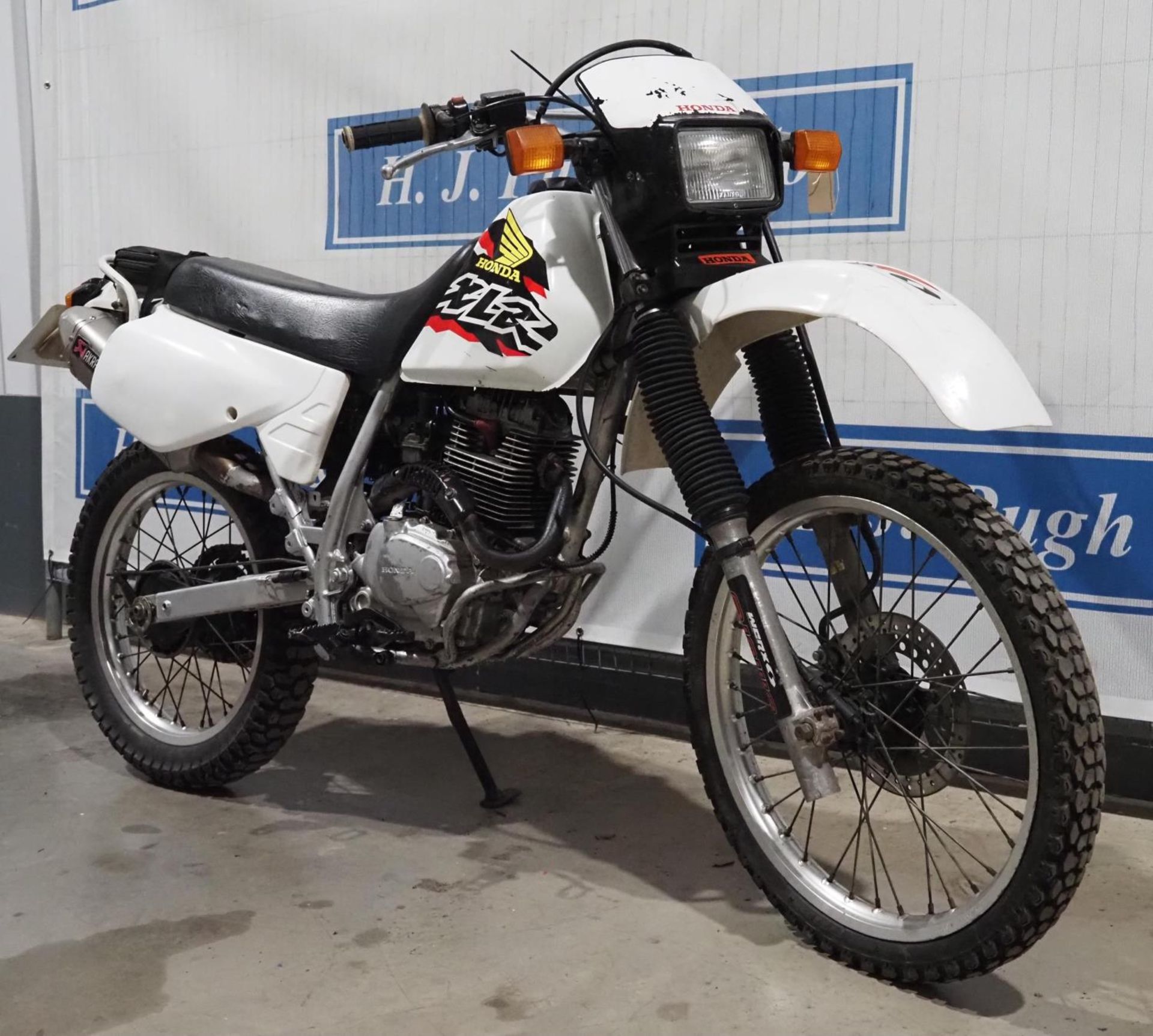 Honda XLR125 enduro motorcycle. 2001. 124cc. Runs and rides. New battery, electric start. Comes with - Image 2 of 5