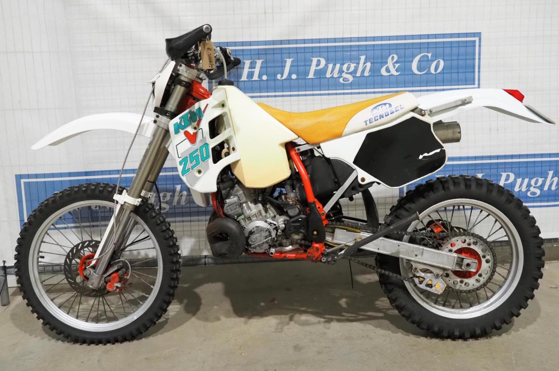 KTM 250 Enduro motorcycle. 1989. Runs. Reg. Q144 HNR. V5 - Image 6 of 6