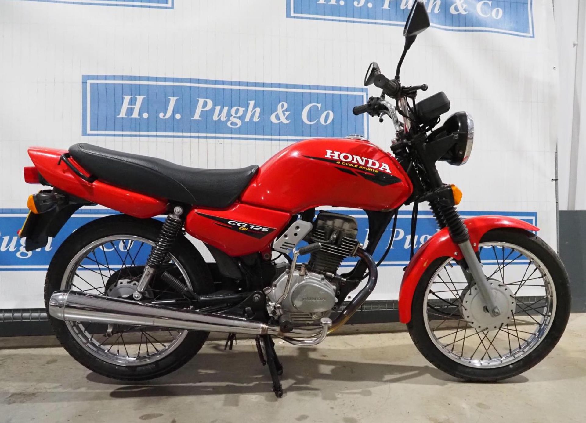 Honda CG125 motorcycle. 1998. 124cc. MOT until 27.03.2023. Starts and runs. Engine number does not