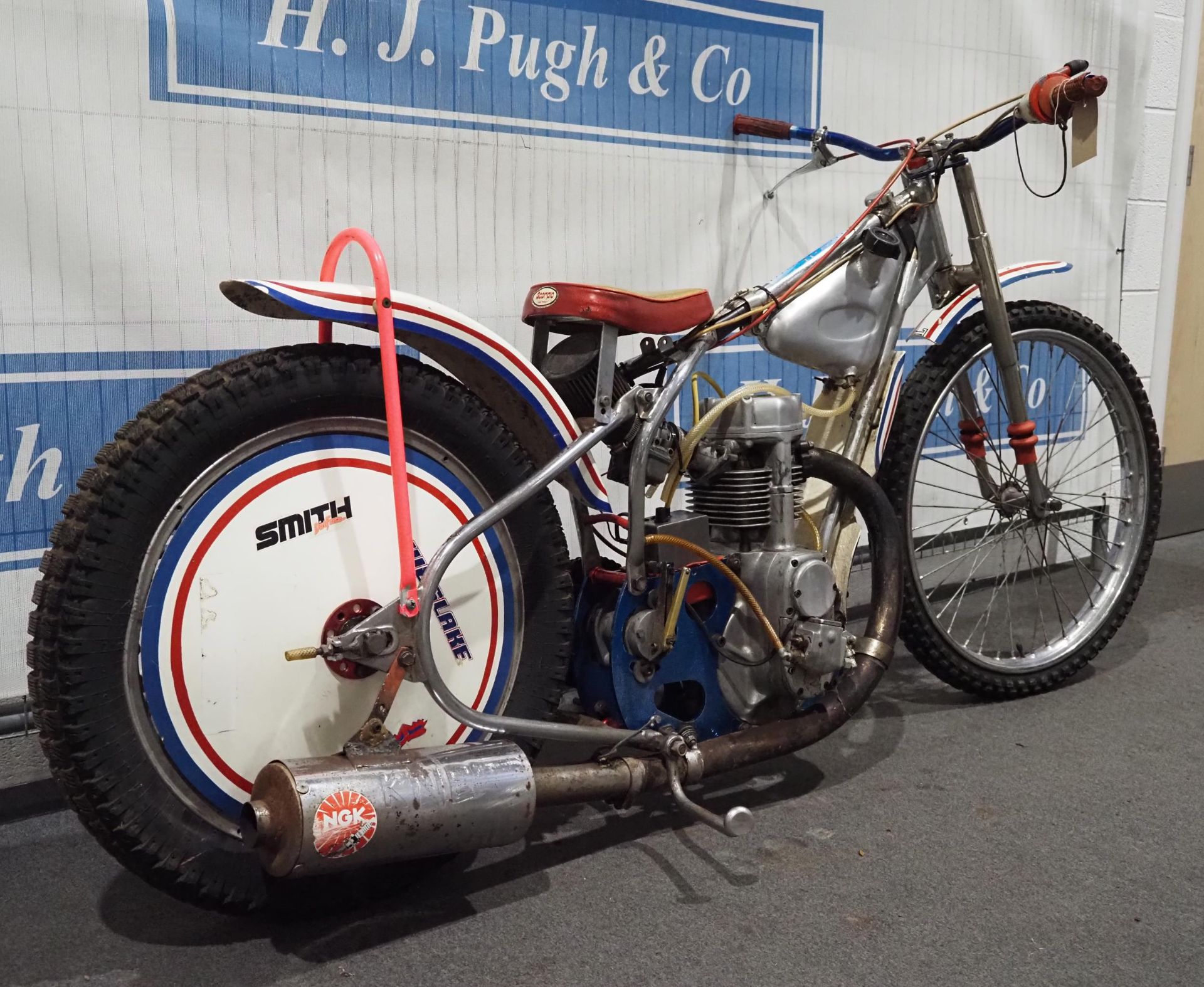 Weslake 500 speedway bike. Came from a collection, stored in a house for 5 years. Engine turns - Image 2 of 5