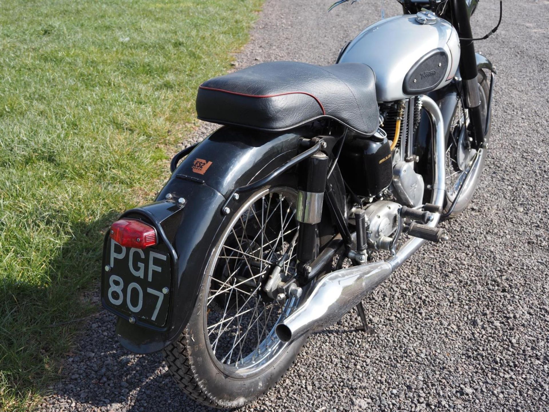Norton ES2 motorcycle. 1954. 500cc. Matching engine and frame numbers. Very tidy machine. Reg. PGF - Image 4 of 9
