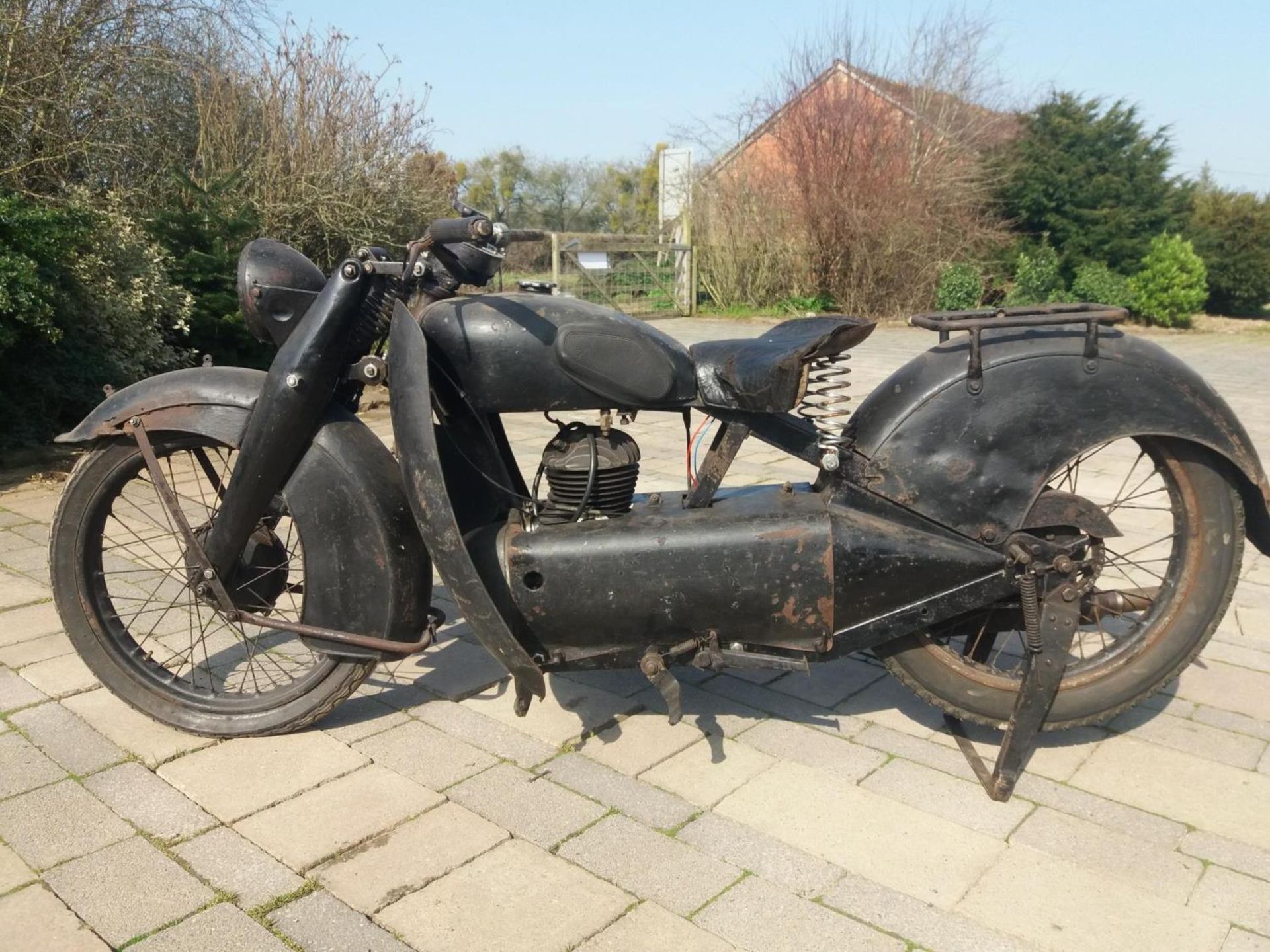 Francis Barnett Cruiser motorcycle. 249cc. 1939. Has been running but needs new wiring loom. Reg. - Image 2 of 7