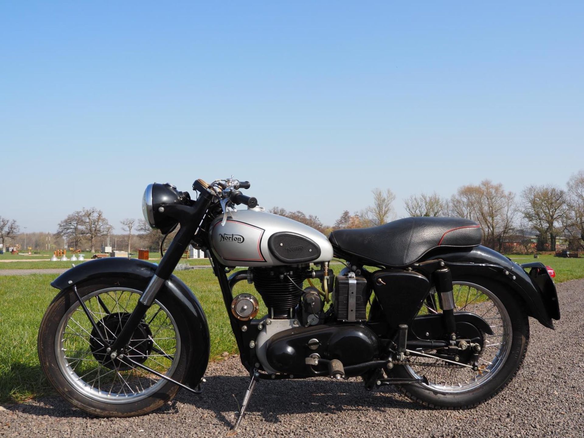 Norton ES2 motorcycle. 1954. 500cc. Matching engine and frame numbers. Very tidy machine. Reg. PGF - Image 8 of 9