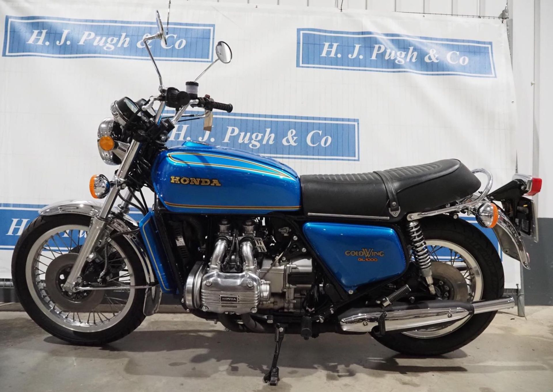 Honda GL1000 motorcycle. 1976. 999cc. Stored for a number of years, started when stored, will need - Image 6 of 6