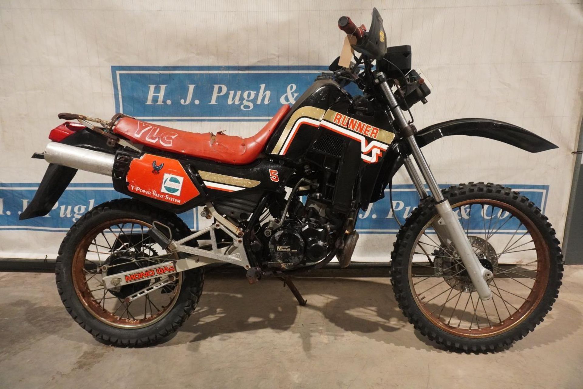 Malaguti Yamaha YLC 125 Powervalve enduro motorcycle. Engine turns over. NOVA