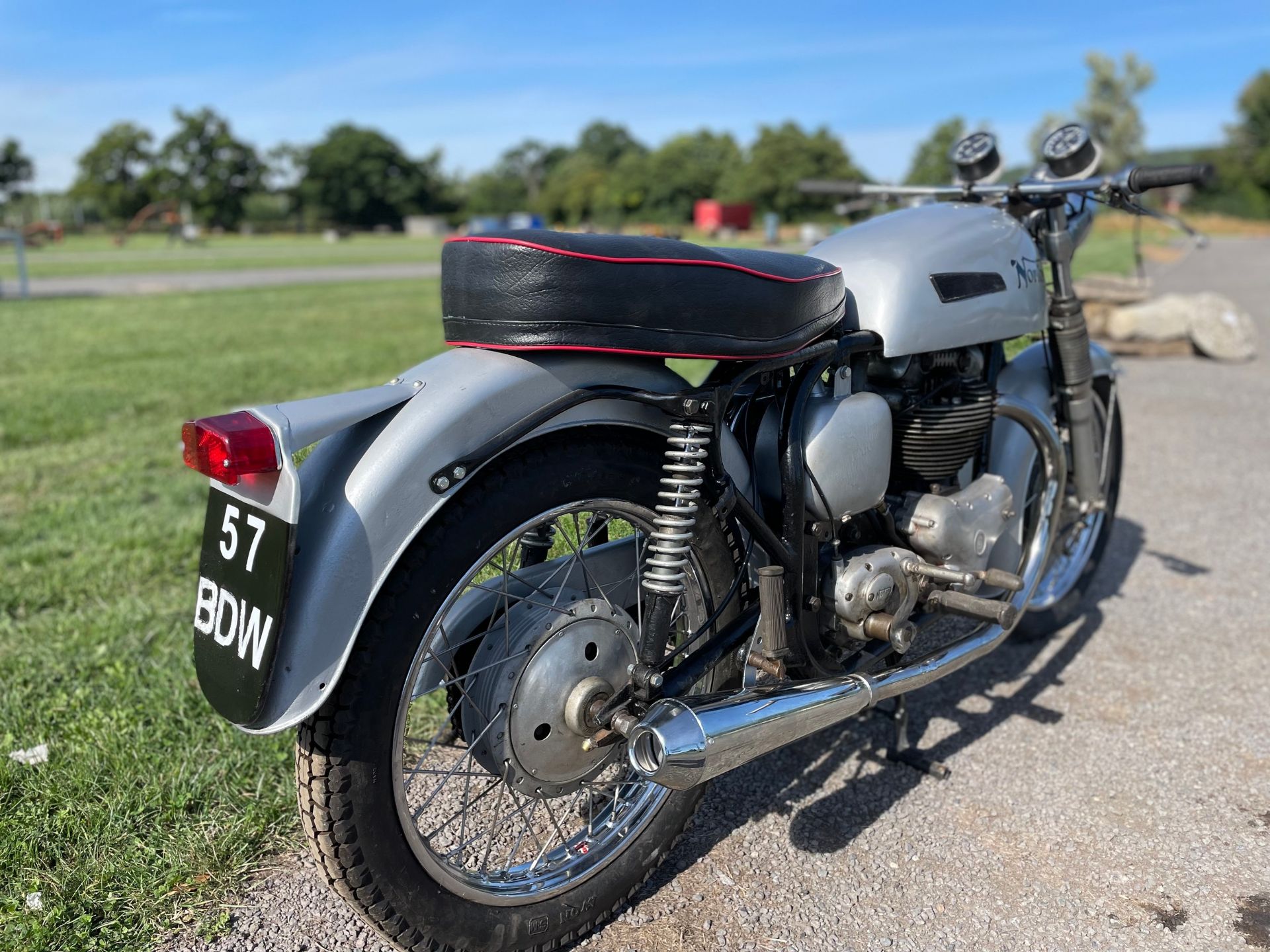 Norton 650cc SS motorcycle. 1964. Rebuilt forks and wheels. Great project. No docs - Image 5 of 10