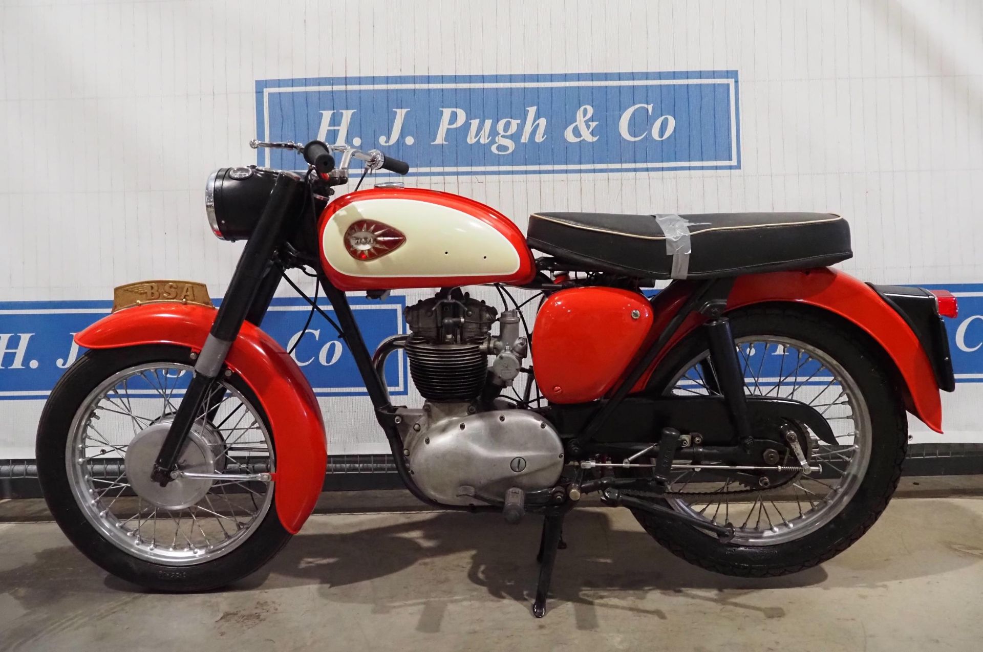 BSA B40 motorcycle. 1961. This bike is 90% compete and just need finishing. Reg. SSL 718. V5 - Image 11 of 14