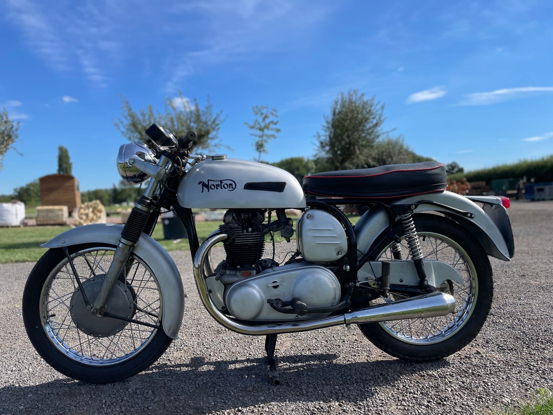 Norton 650cc SS motorcycle. 1964. Rebuilt forks and wheels. Great project. No docs - Image 9 of 10