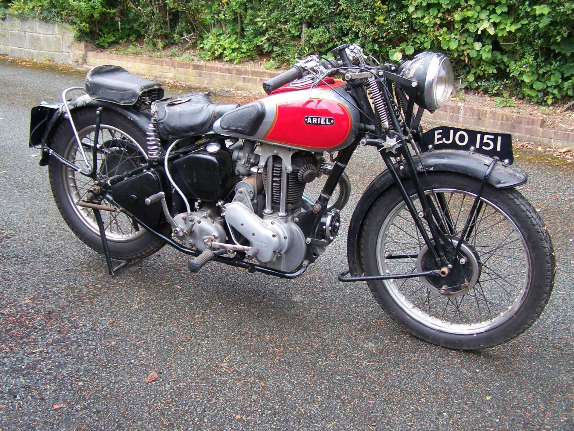 Ariel 500 Red Hunter. 1937. Twinport open valve model. Very desirable transferable Reg number. - Image 4 of 18