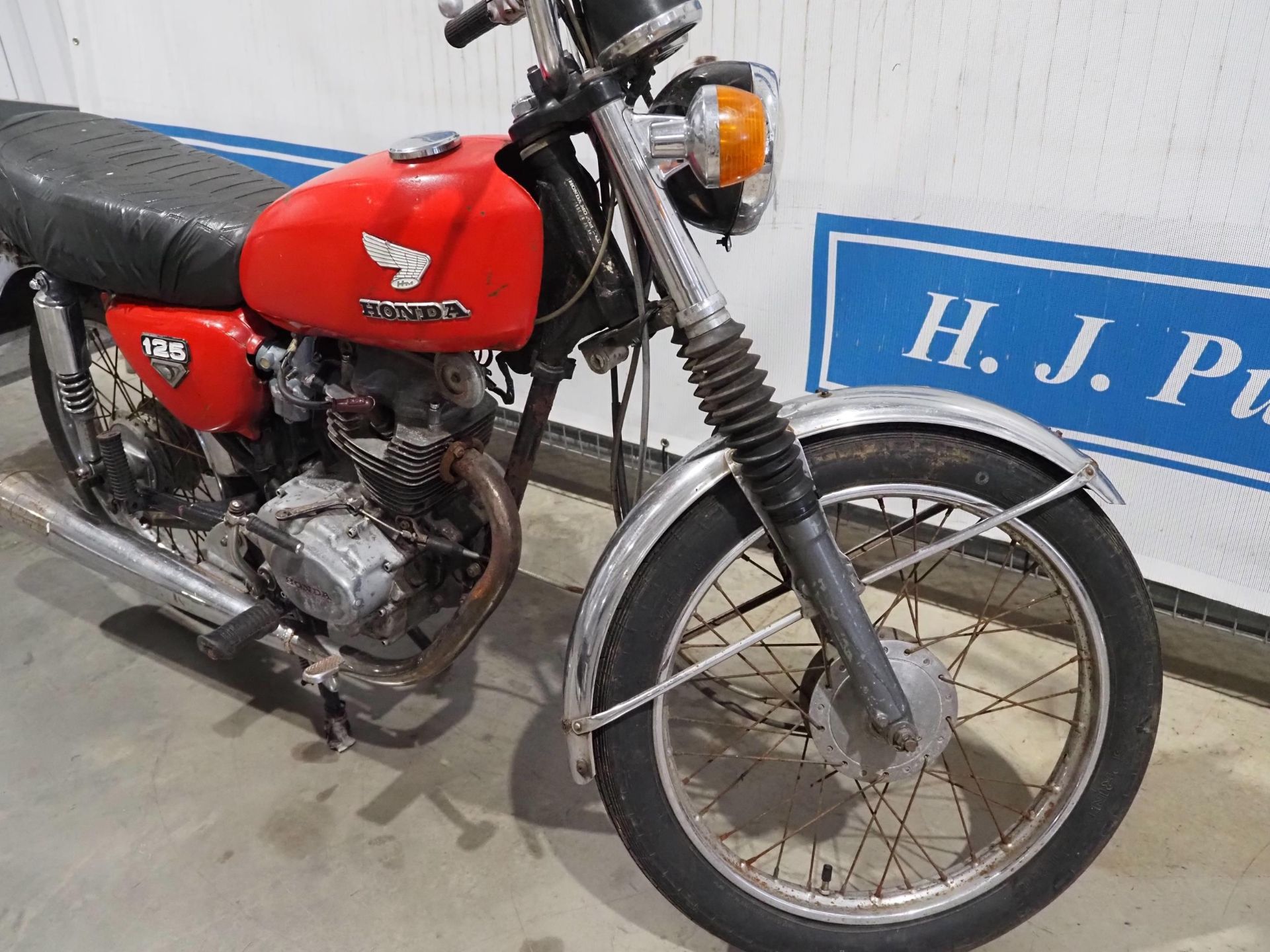 Honda CB125 motorcycle. 1975. Was running but needs a new coil and a bit of work done. Declared - Image 7 of 16