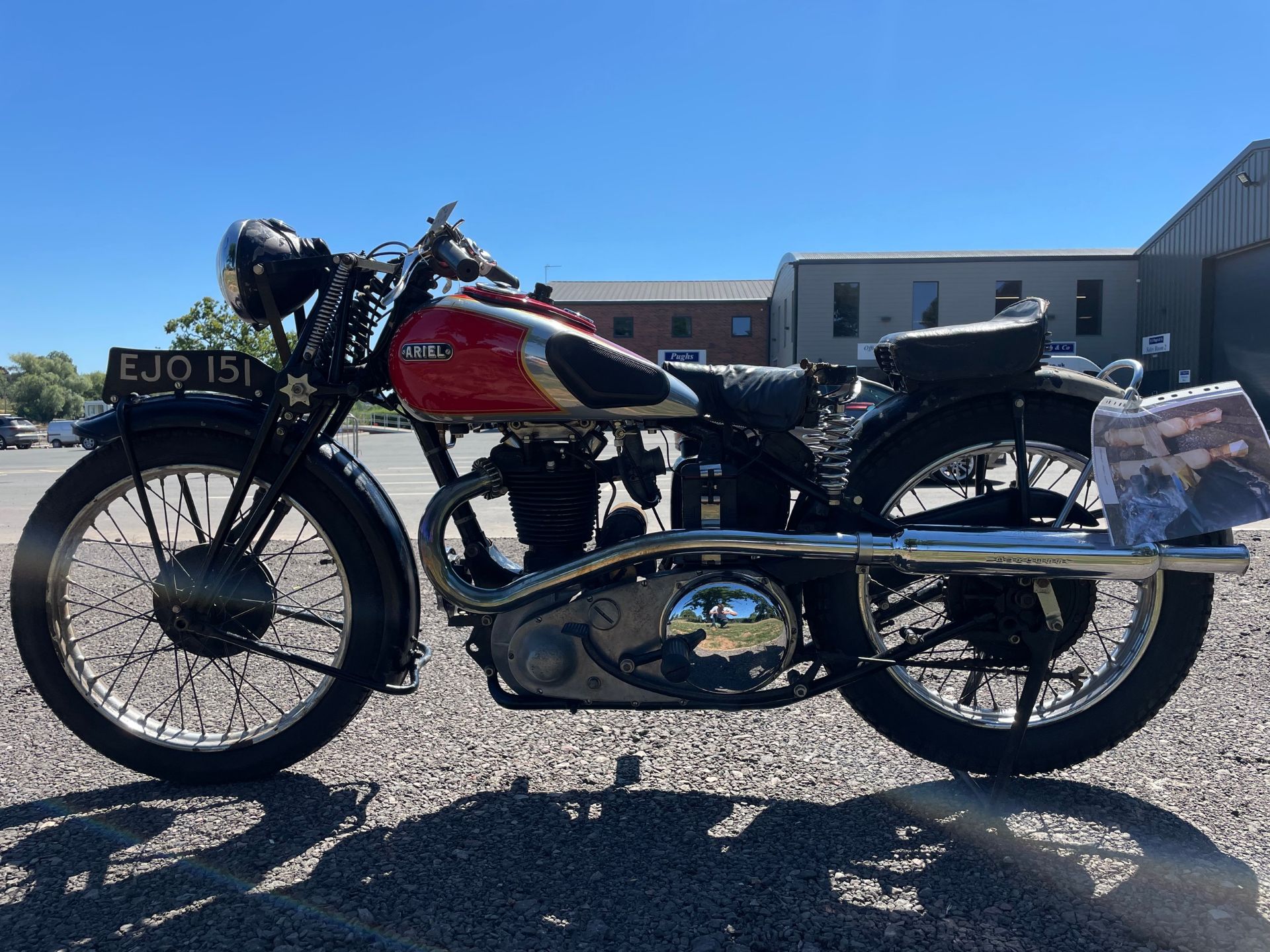 Ariel 500 Red Hunter. 1937. Twinport open valve model. Very desirable transferable Reg number. - Image 15 of 18