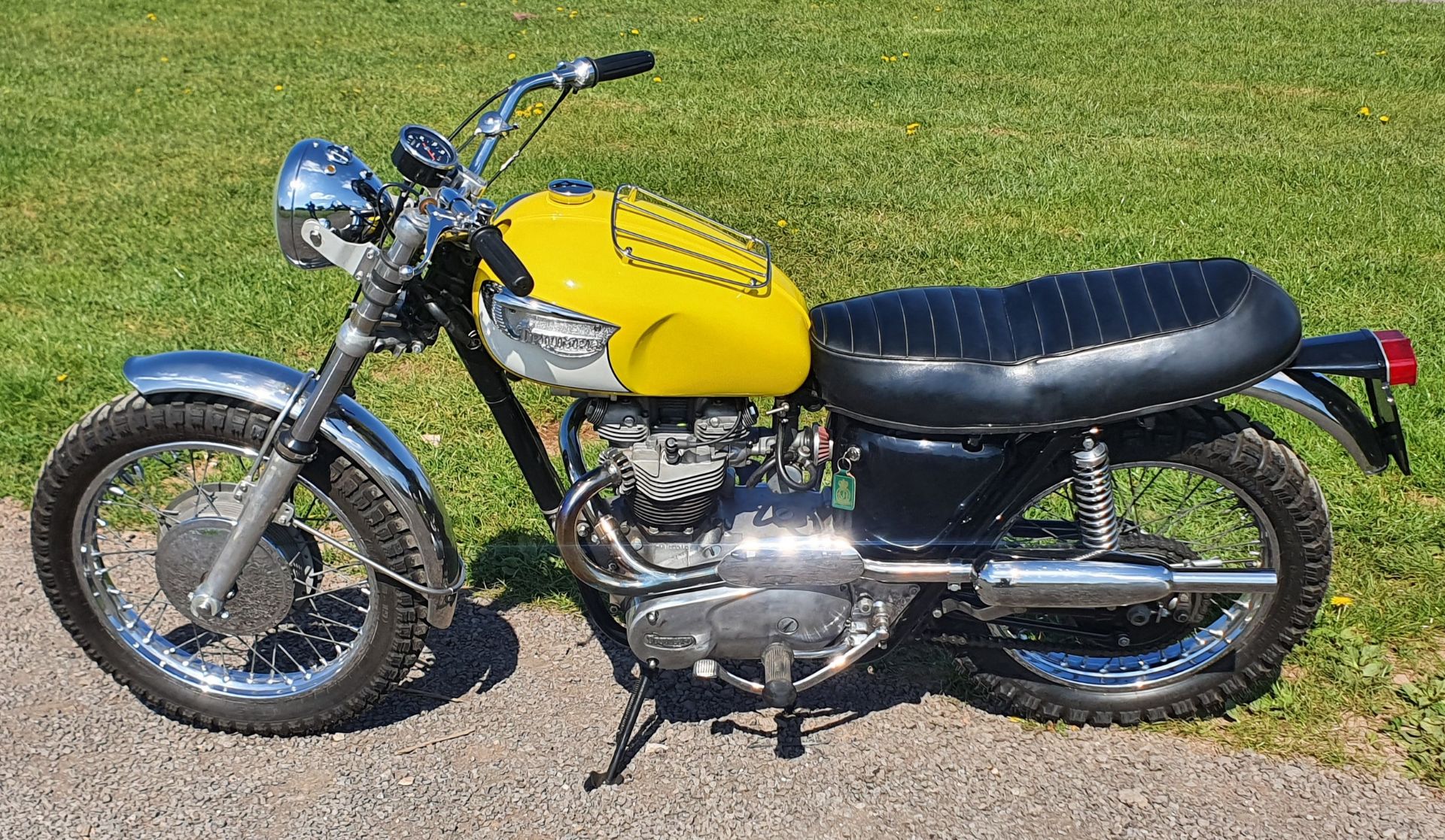 Triumph TR6 motorcycle. 650cc. 1963. Ceriani forks, TLS brake, top end rebuild with new STD - Image 8 of 14