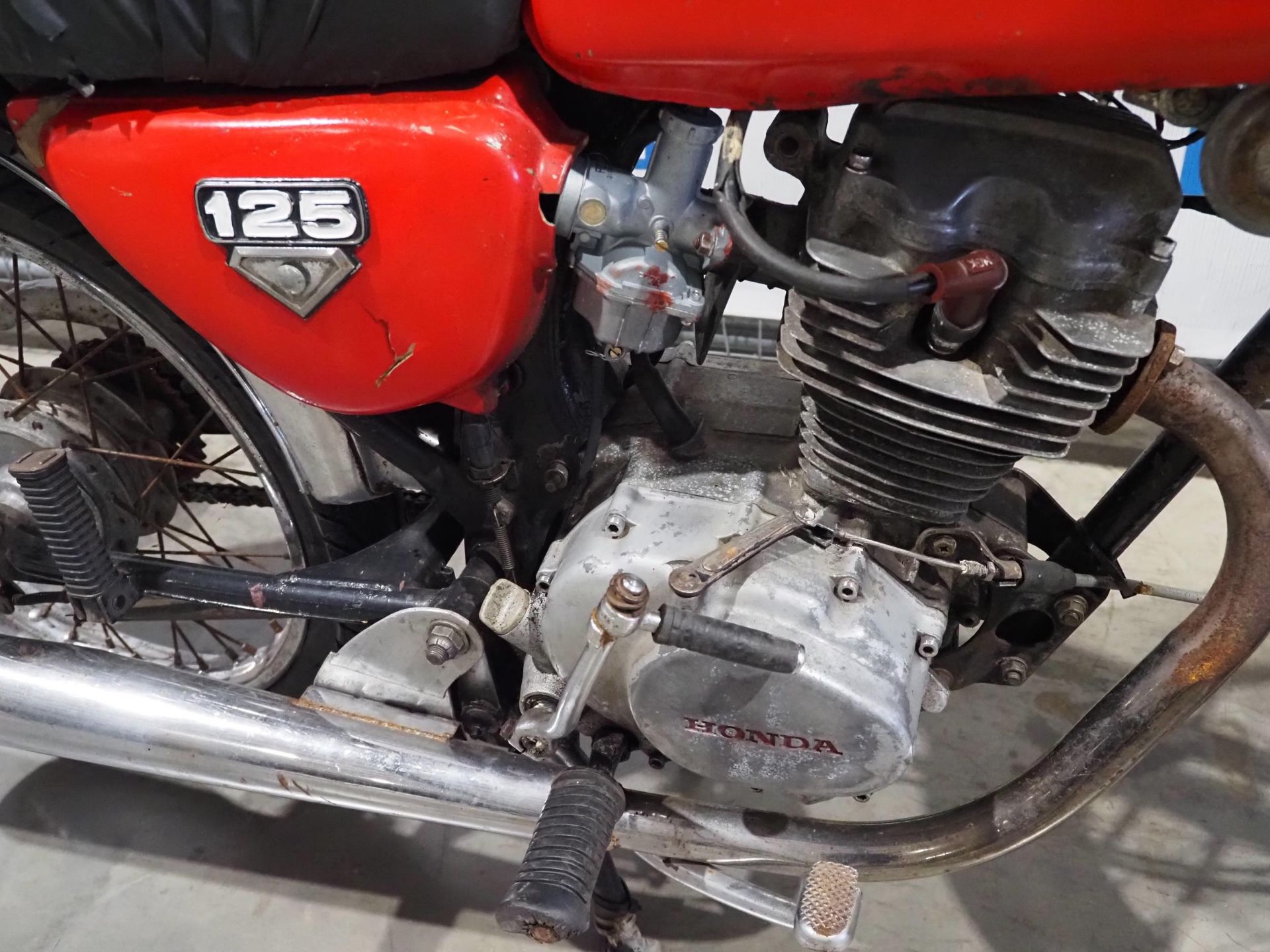 Honda CB125 motorcycle. 1975. Was running but needs a new coil and a bit of work done. Declared - Image 10 of 16