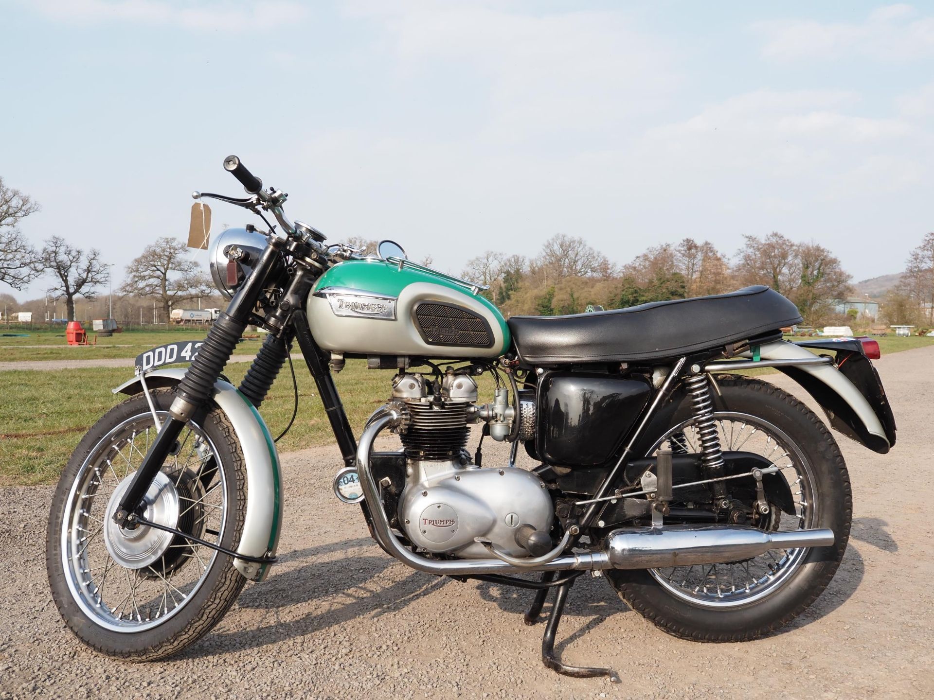 Triumph motorcycle. Believed to be a T100. Has other parts on it. Owned for many years by previous - Image 18 of 18