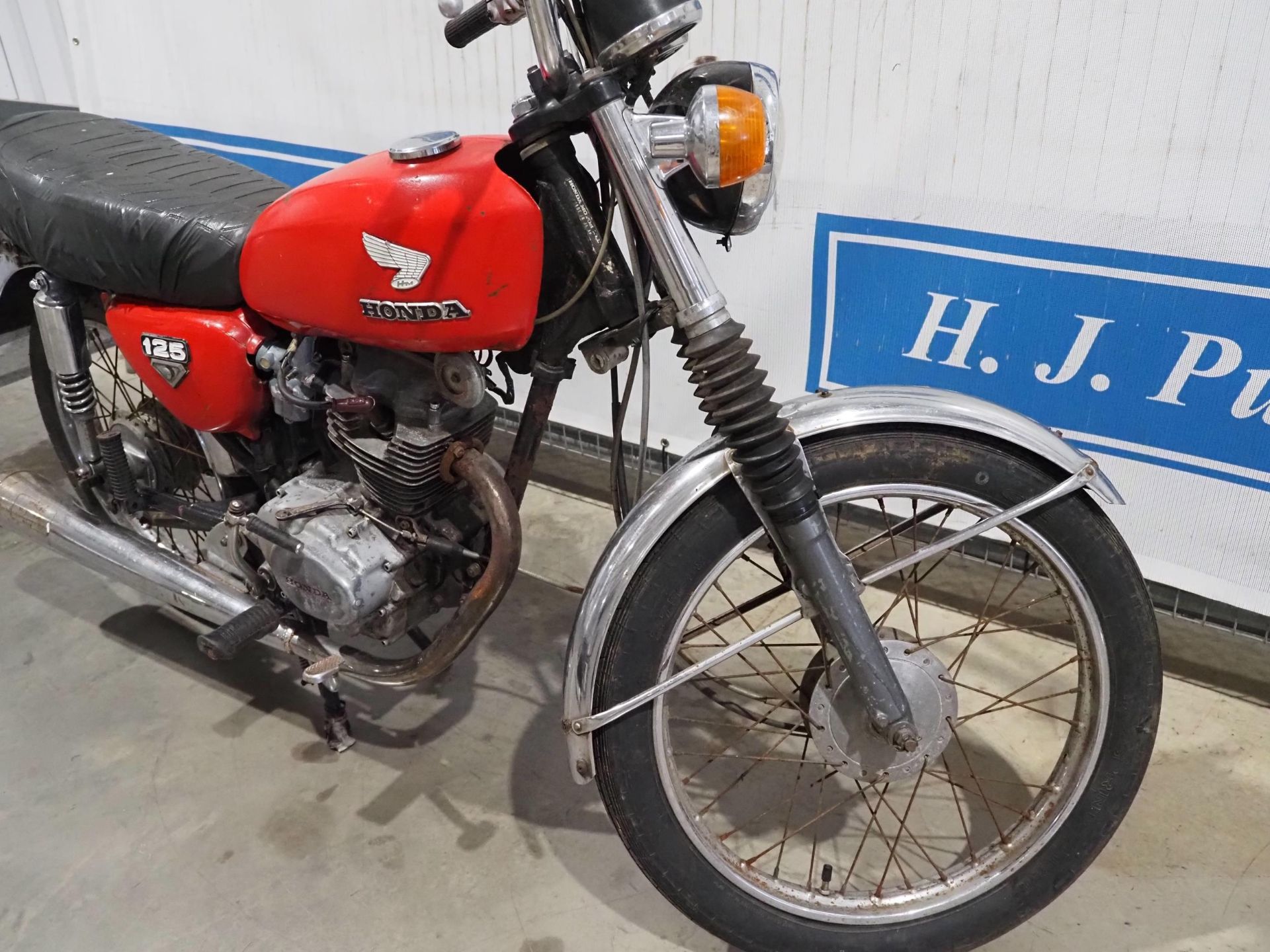 Honda CB125 motorcycle. 1975. Was running but needs a new coil and a bit of work done. Declared - Image 8 of 16