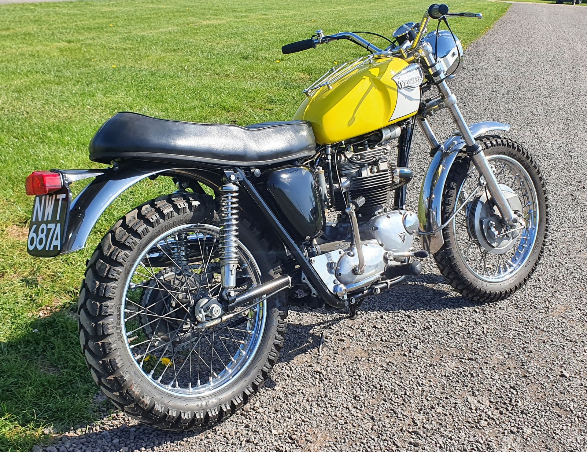 Triumph TR6 motorcycle. 650cc. 1963. Ceriani forks, TLS brake, top end rebuild with new STD - Image 9 of 14